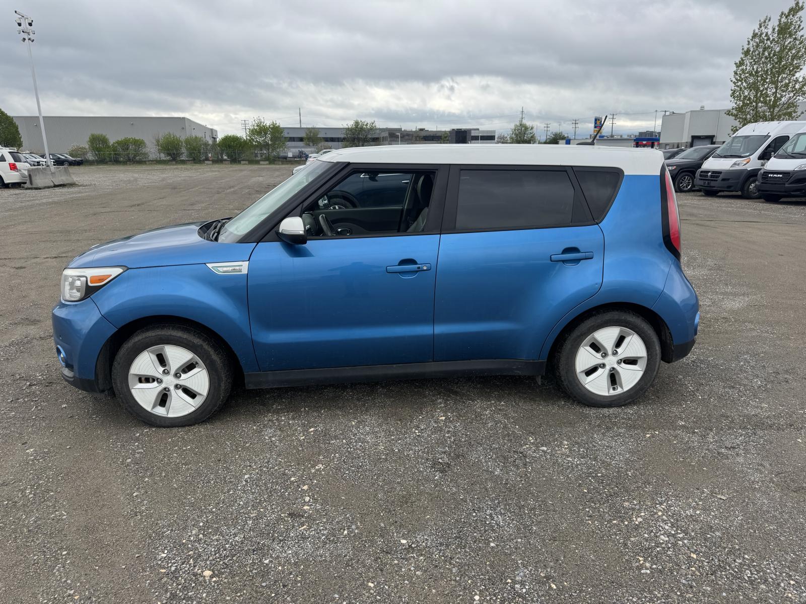 Kia Soul EV Luxury 2016 — photo 2