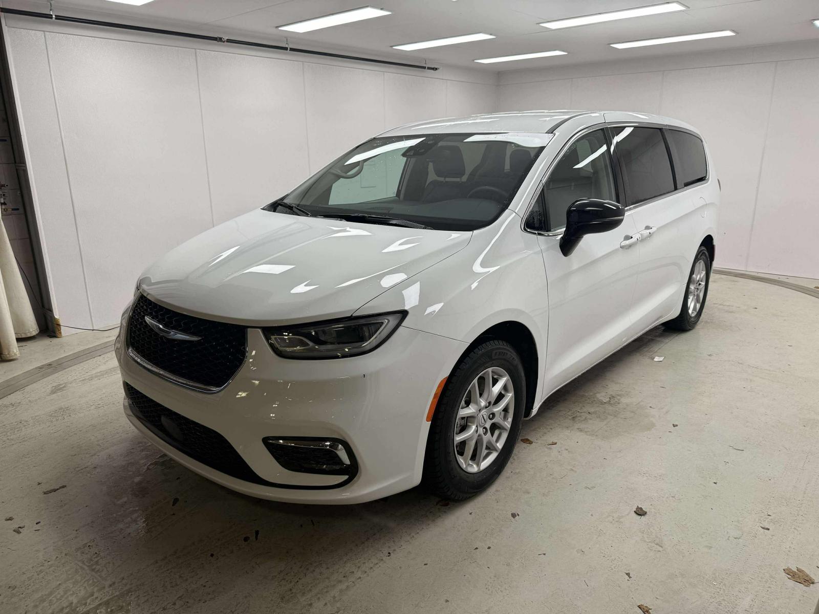 Chrysler Pacifica Touring L Touring L 2024