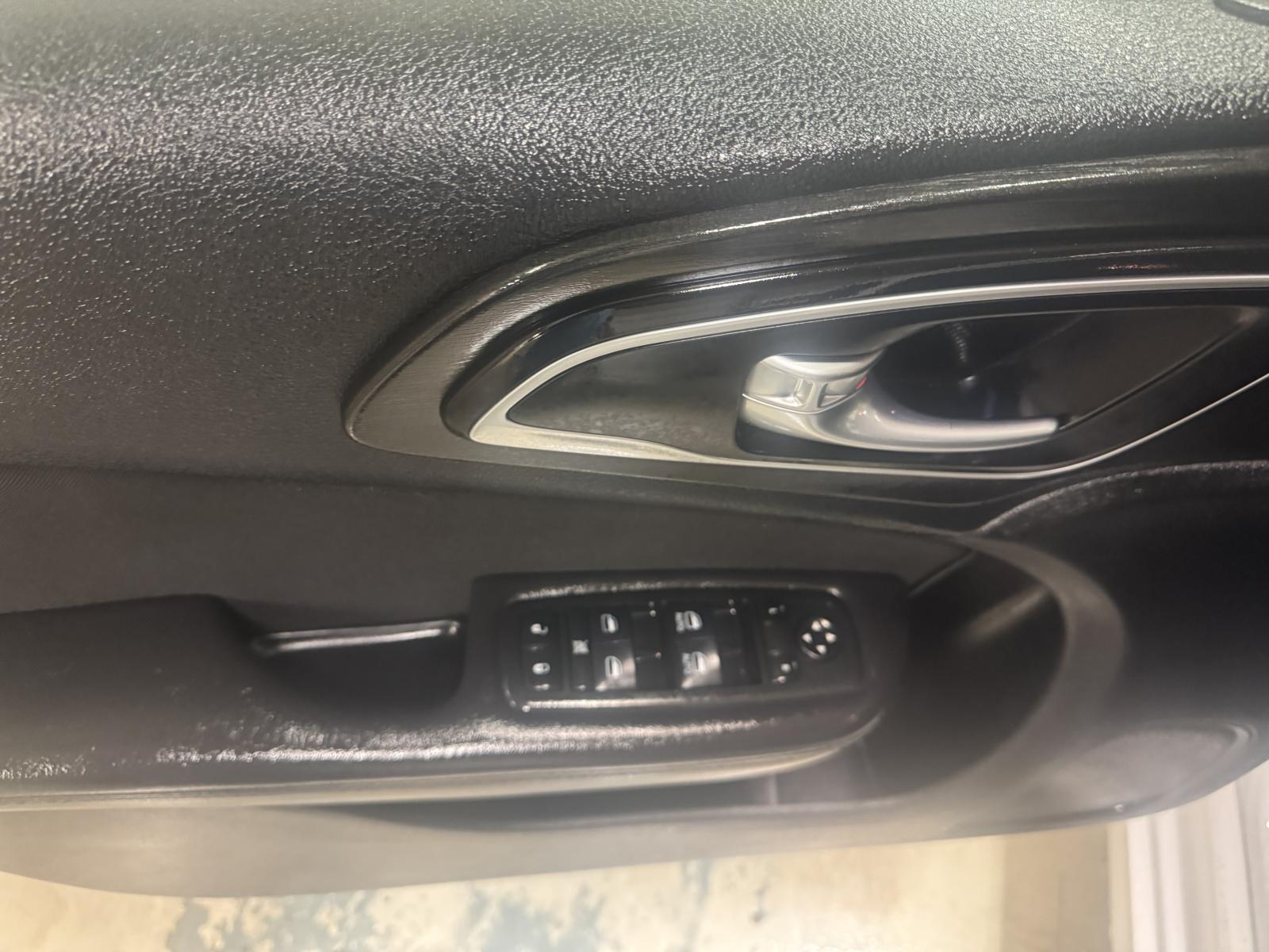 Chrysler 200 Limited 2015 — photo 7