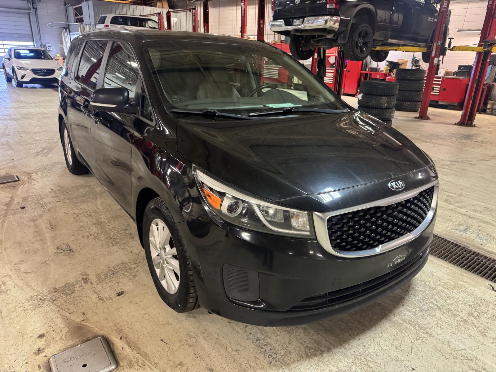 Kia Sedona LX 2018 — photo 5