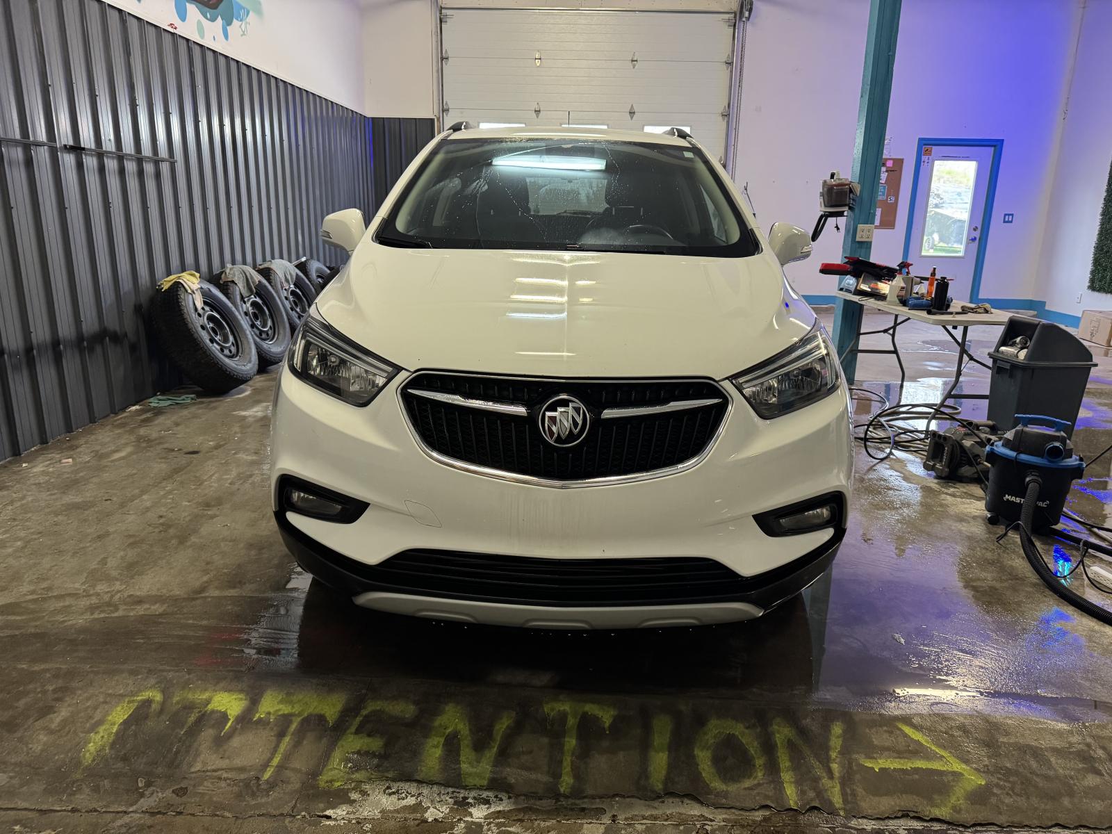Buick Encore Sport Touring 2017 — photo 2