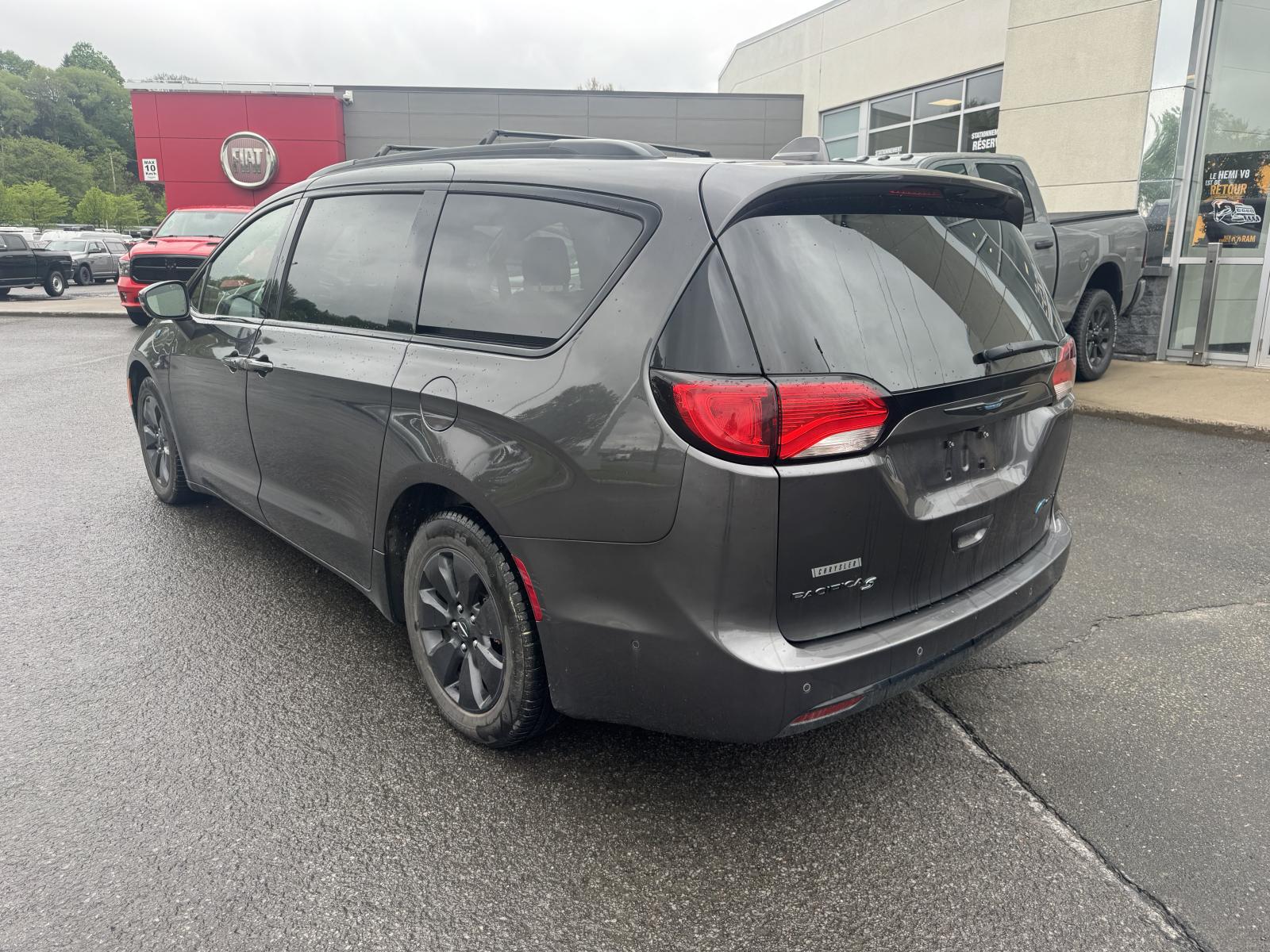 Chrysler Pacifica Hybrid Limited 2020 — photo 3