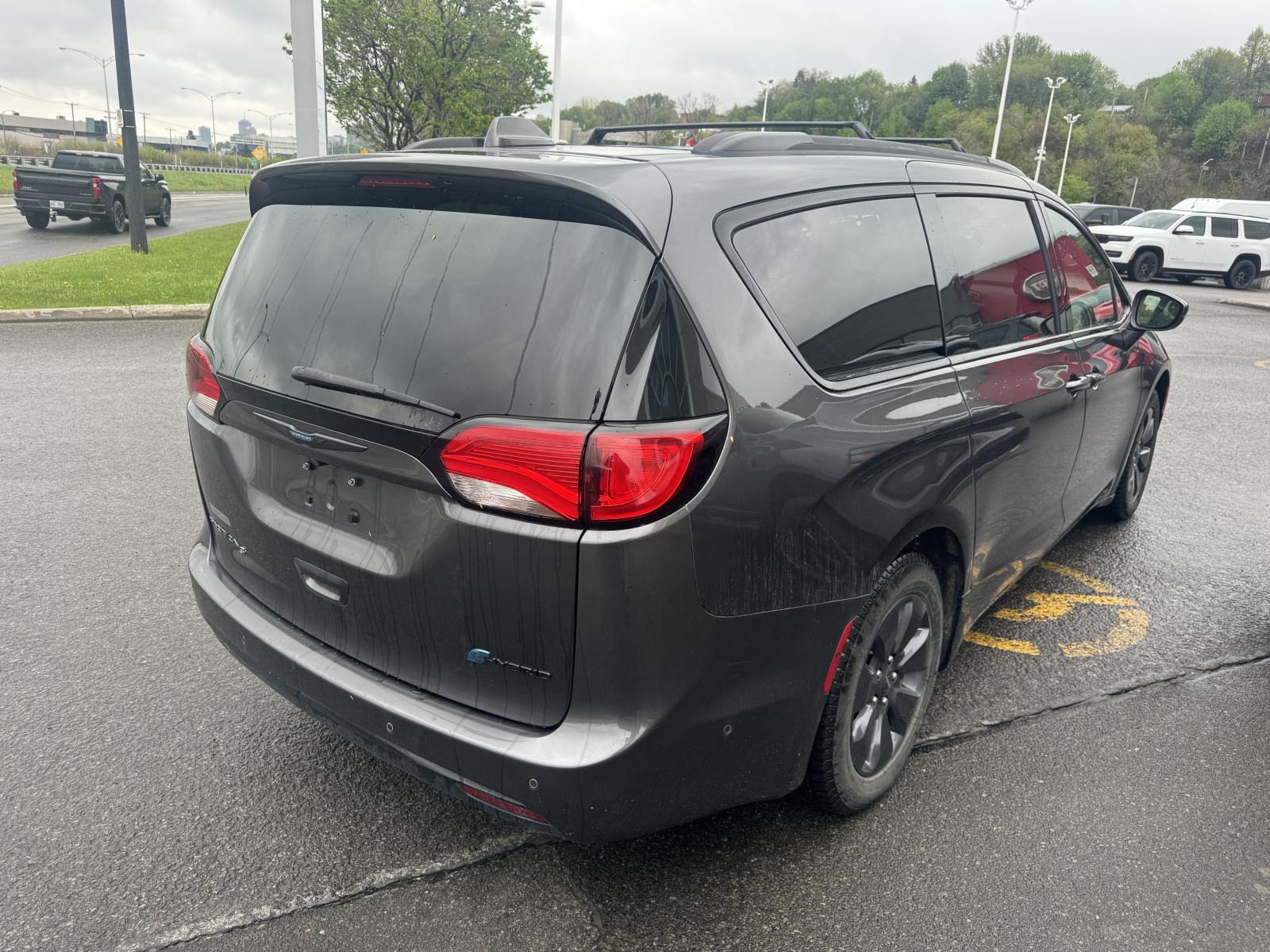 Chrysler Pacifica Hybrid Limited 2020 — photo 6