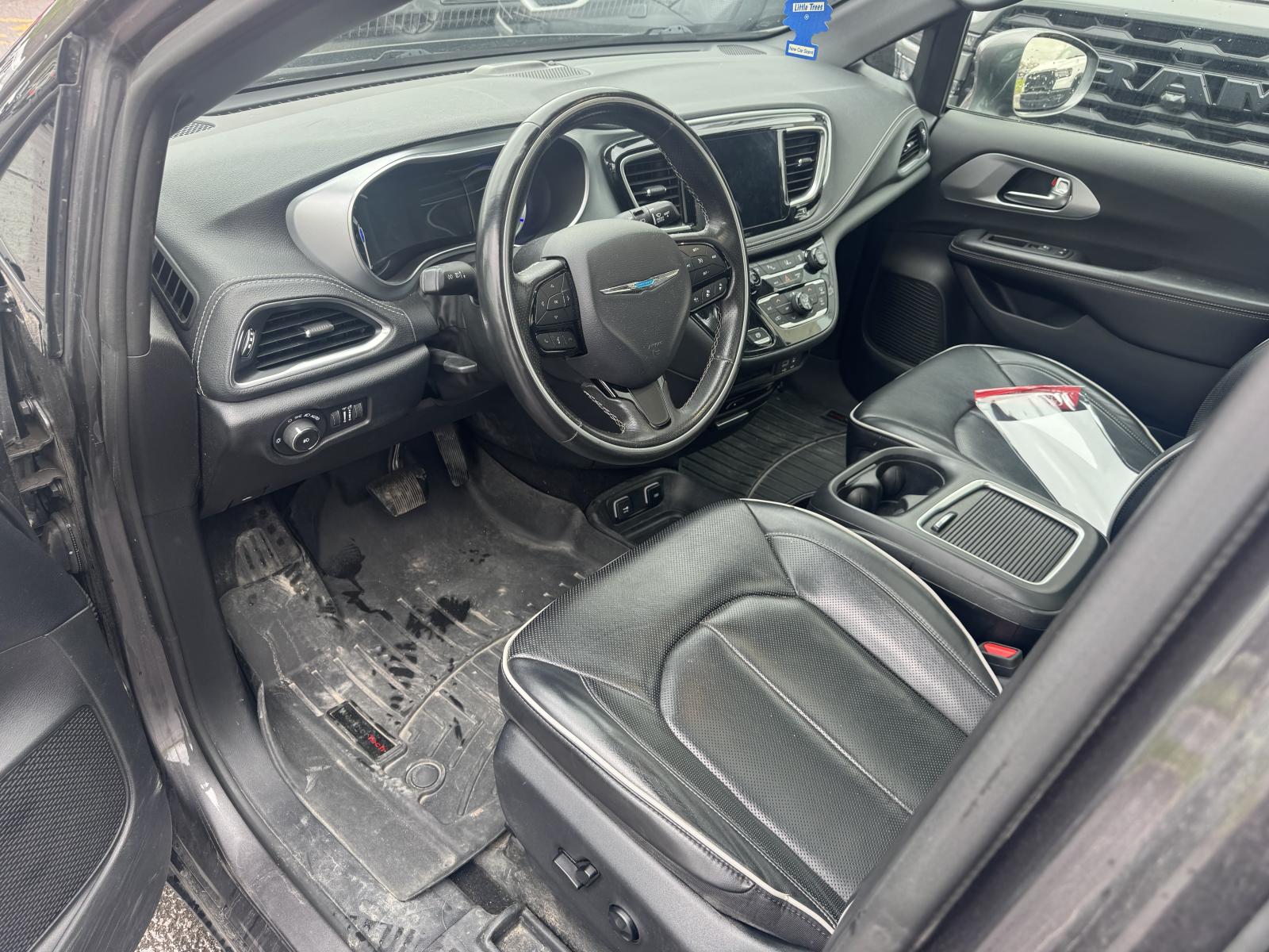 Chrysler Pacifica Hybrid Limited 2020 — photo 8
