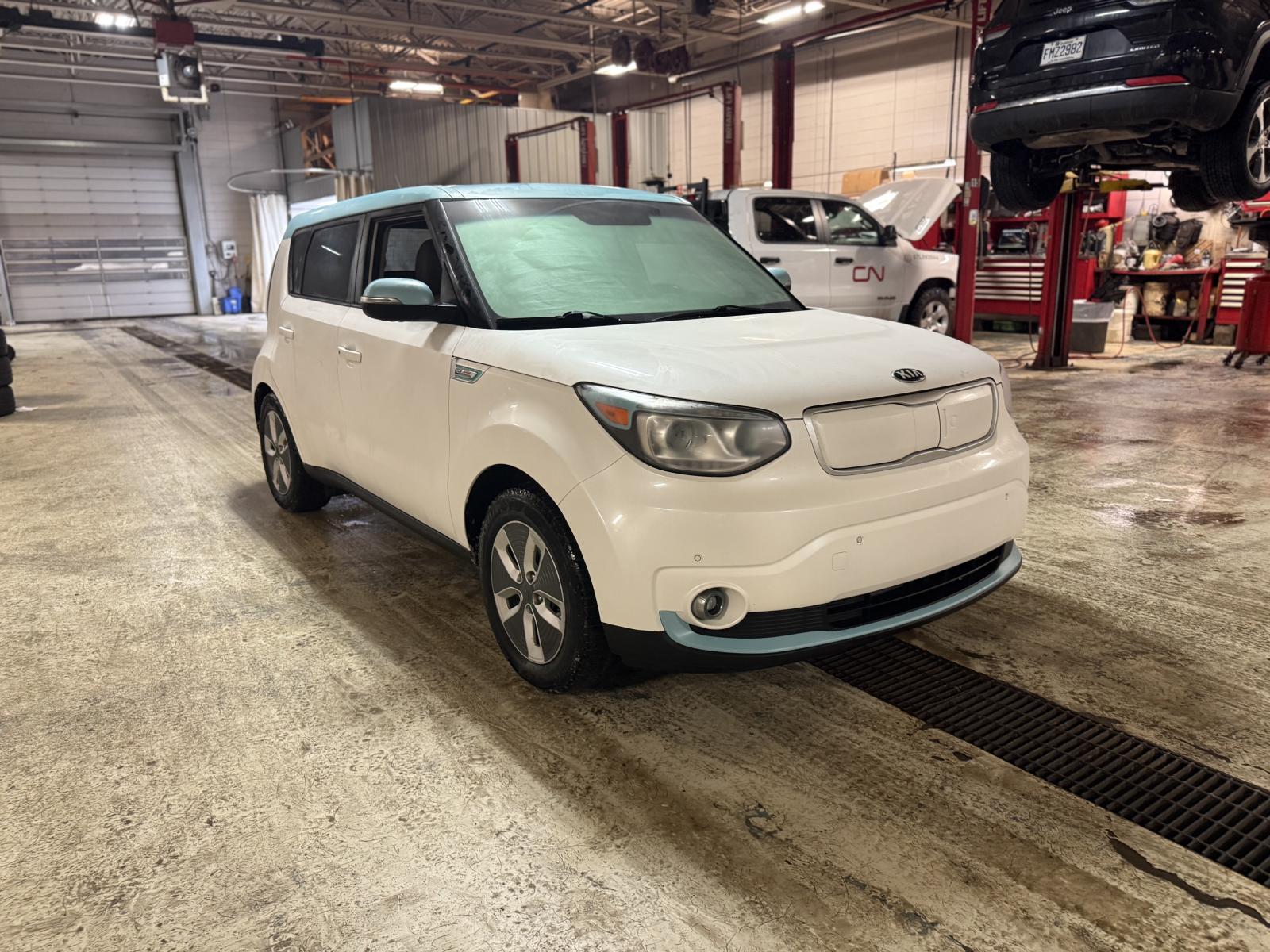 Kia Soul EV Luxury 2017 — photo 3