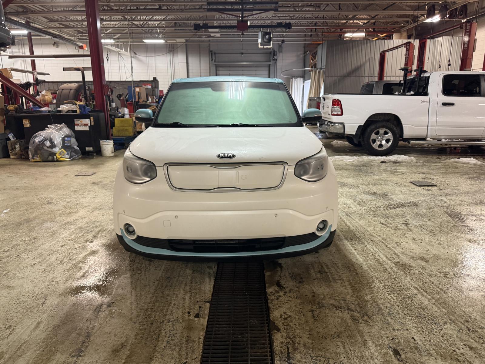 Kia Soul EV Luxury 2017 — photo 2