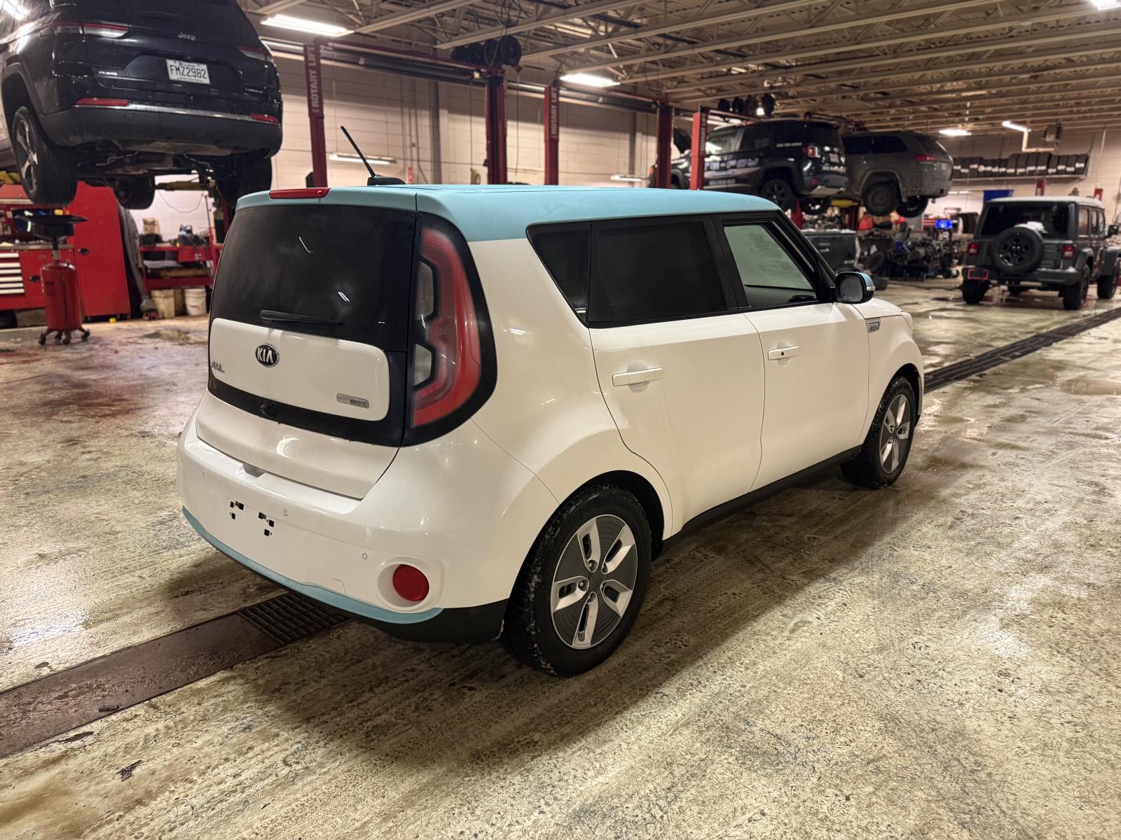 Kia Soul EV Luxury 2017 — photo 5