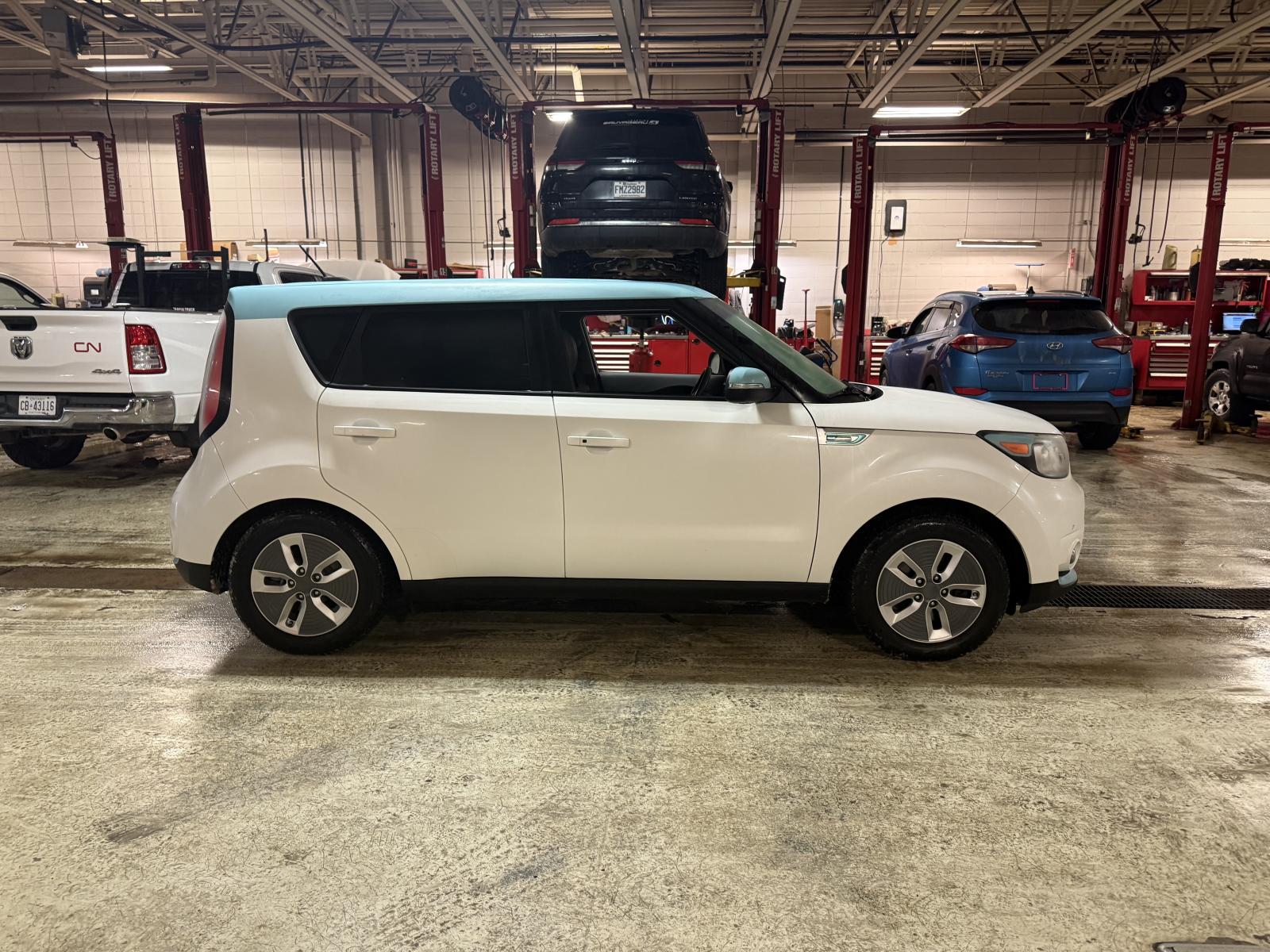Kia Soul EV Luxury 2017 — photo 4