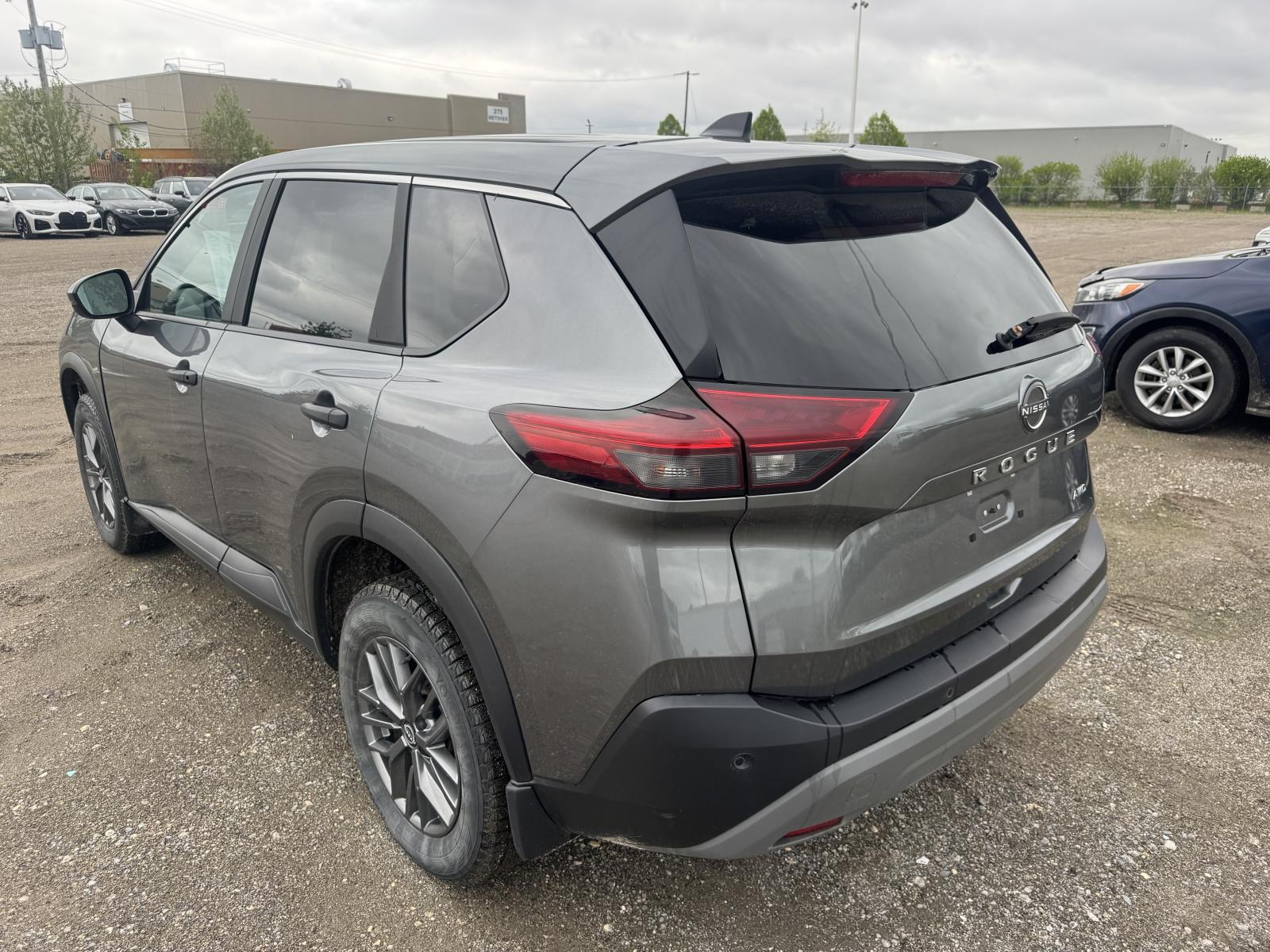 Nissan Rogue S 2023 — photo 2