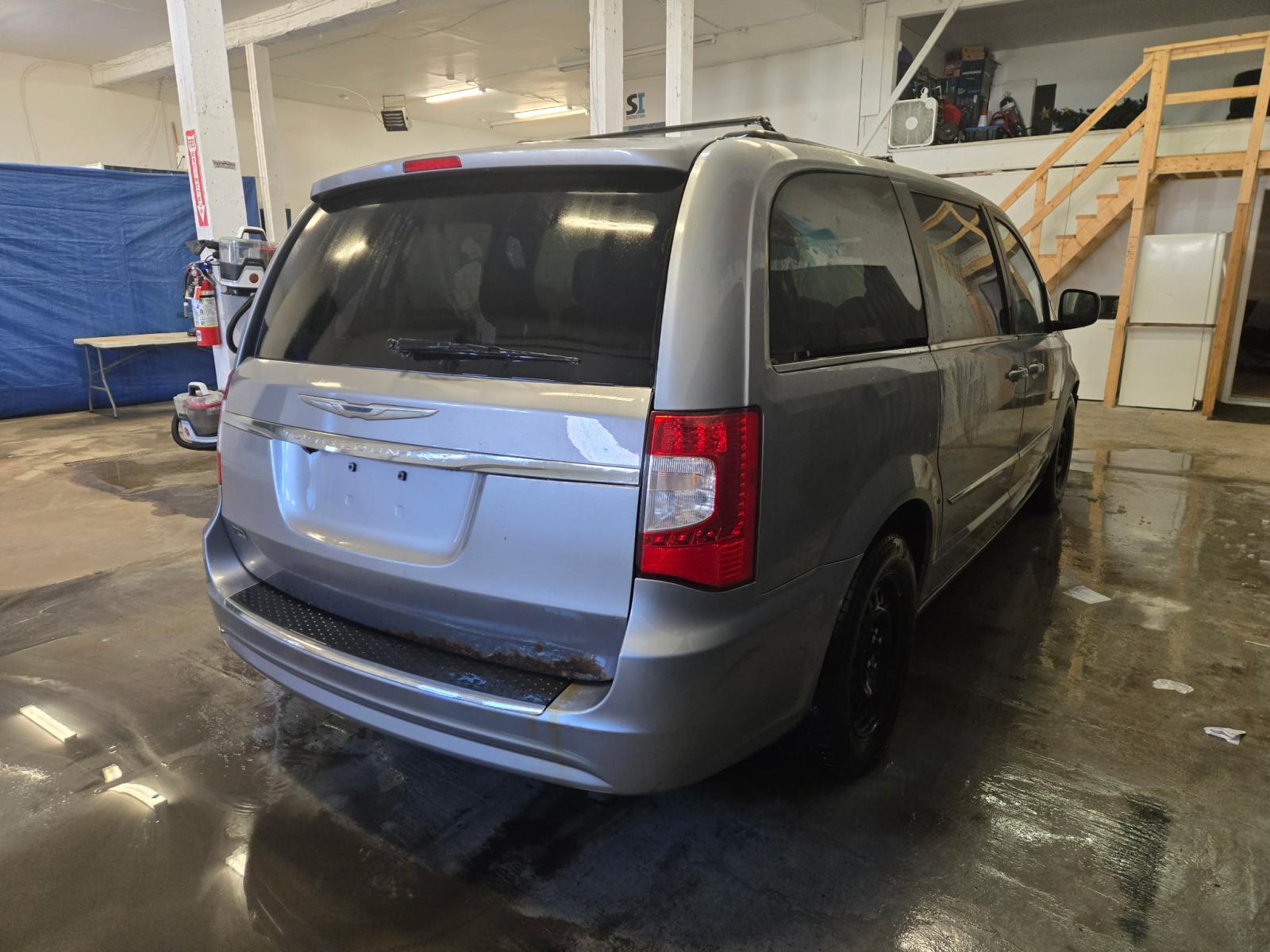 Chrysler Town & Country Touring 2013 — photo 4