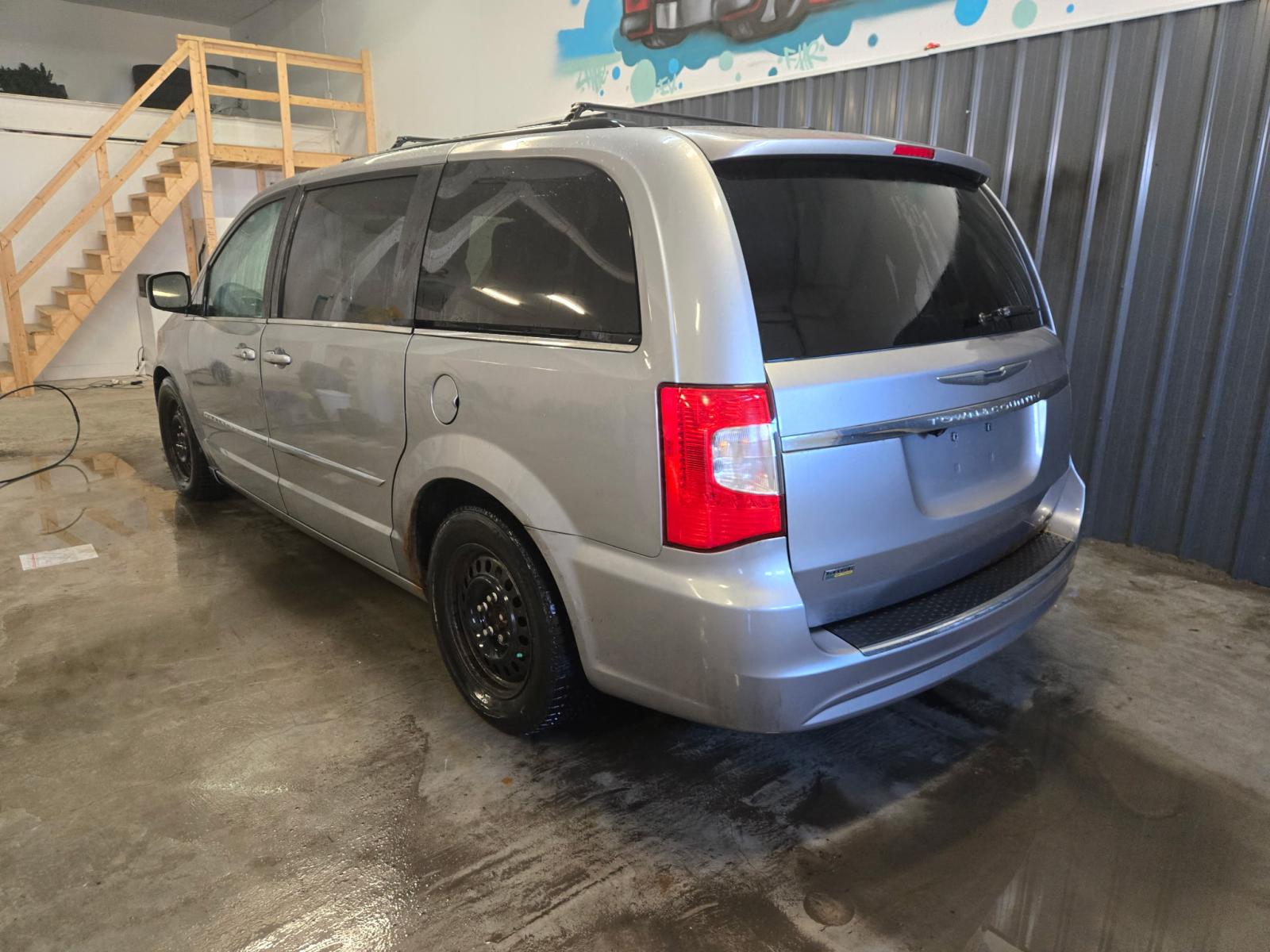 Chrysler Town & Country Touring 2013 — photo 6