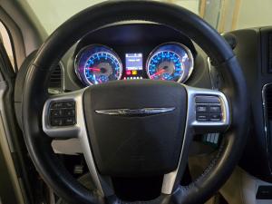 Miniature 13 Chrysler Town &amp; Country Touring 2013