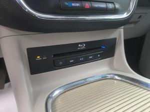 Miniature 18 Chrysler Town &amp; Country Touring 2013