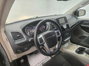 Miniature 21 Chrysler Town &amp; Country Touring 2013