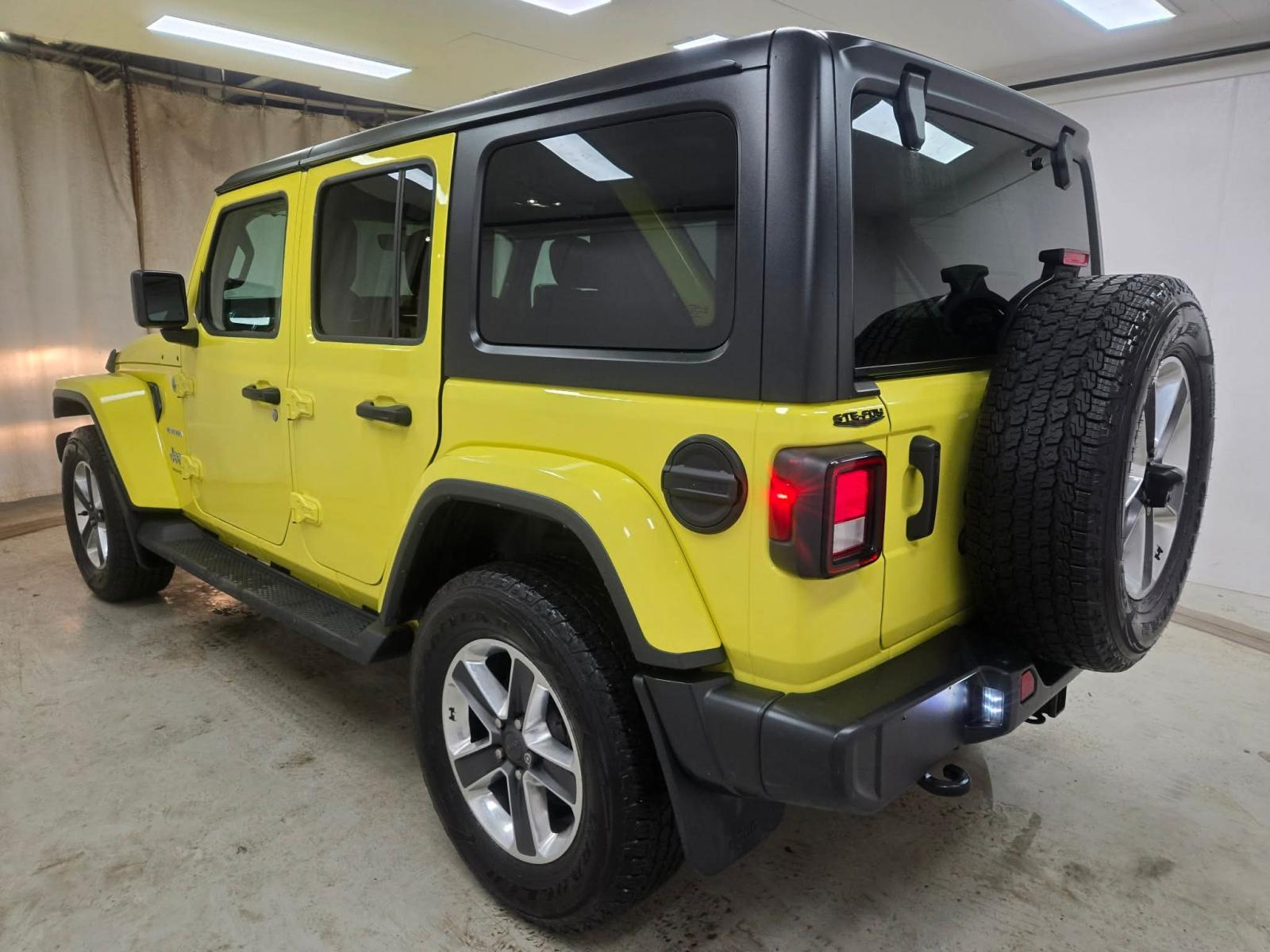 Jeep Wrangler Sahara 2023 — photo 4