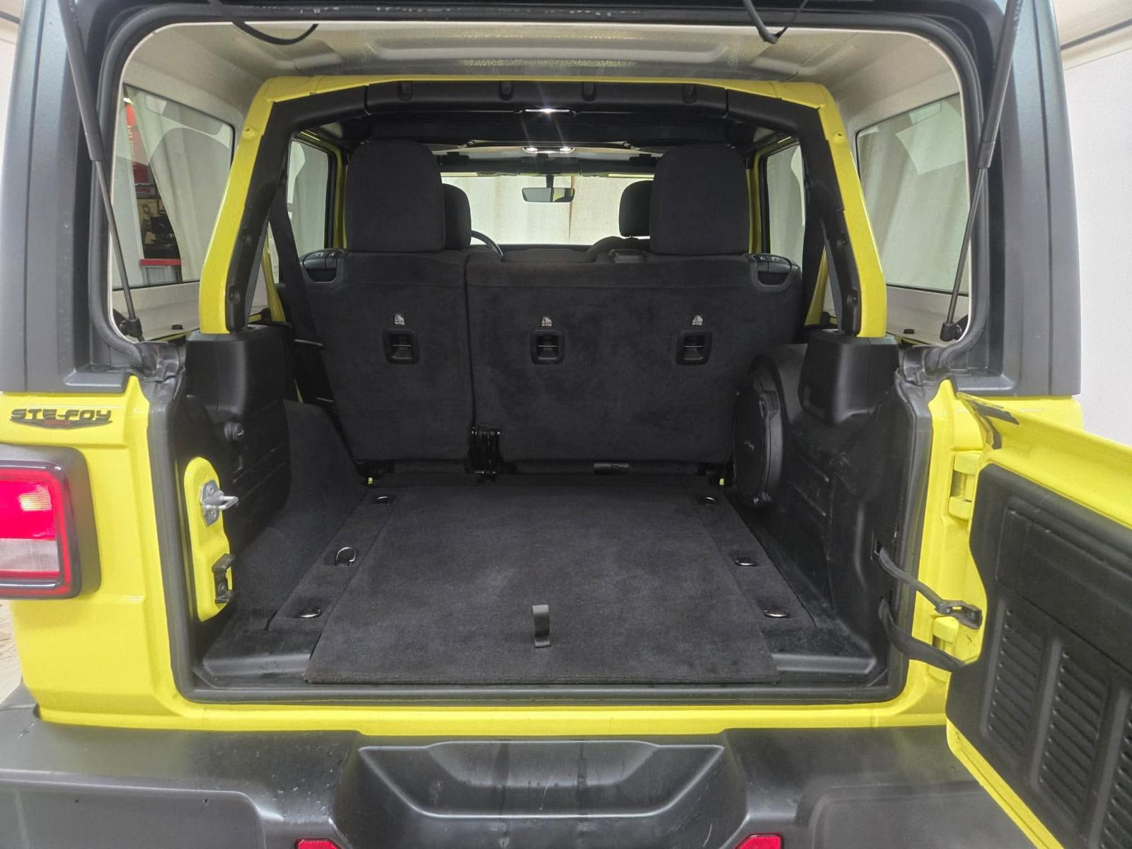 Jeep Wrangler Sahara 2023 — photo 7
