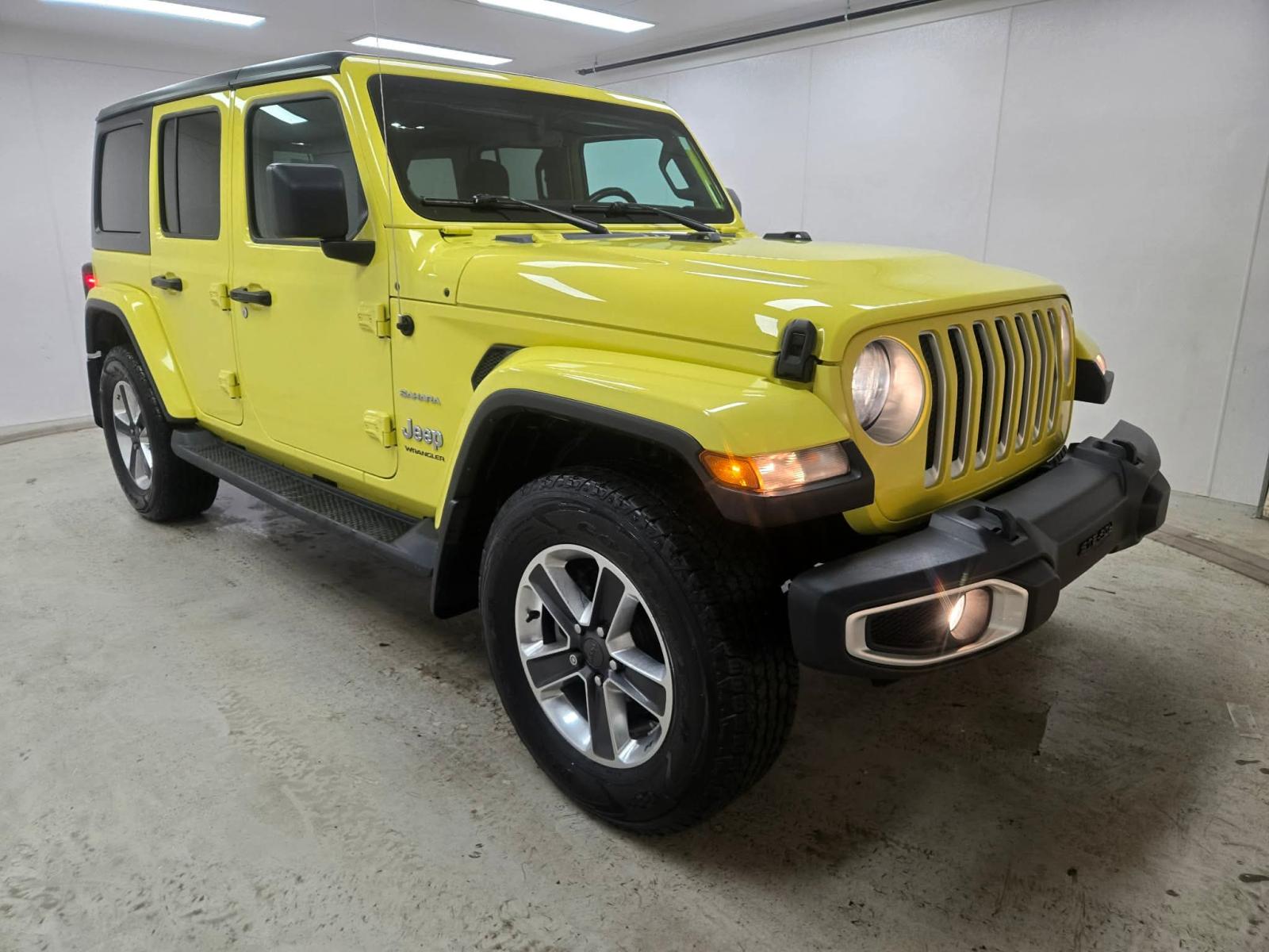 Jeep Wrangler Sahara 2023 — photo 3