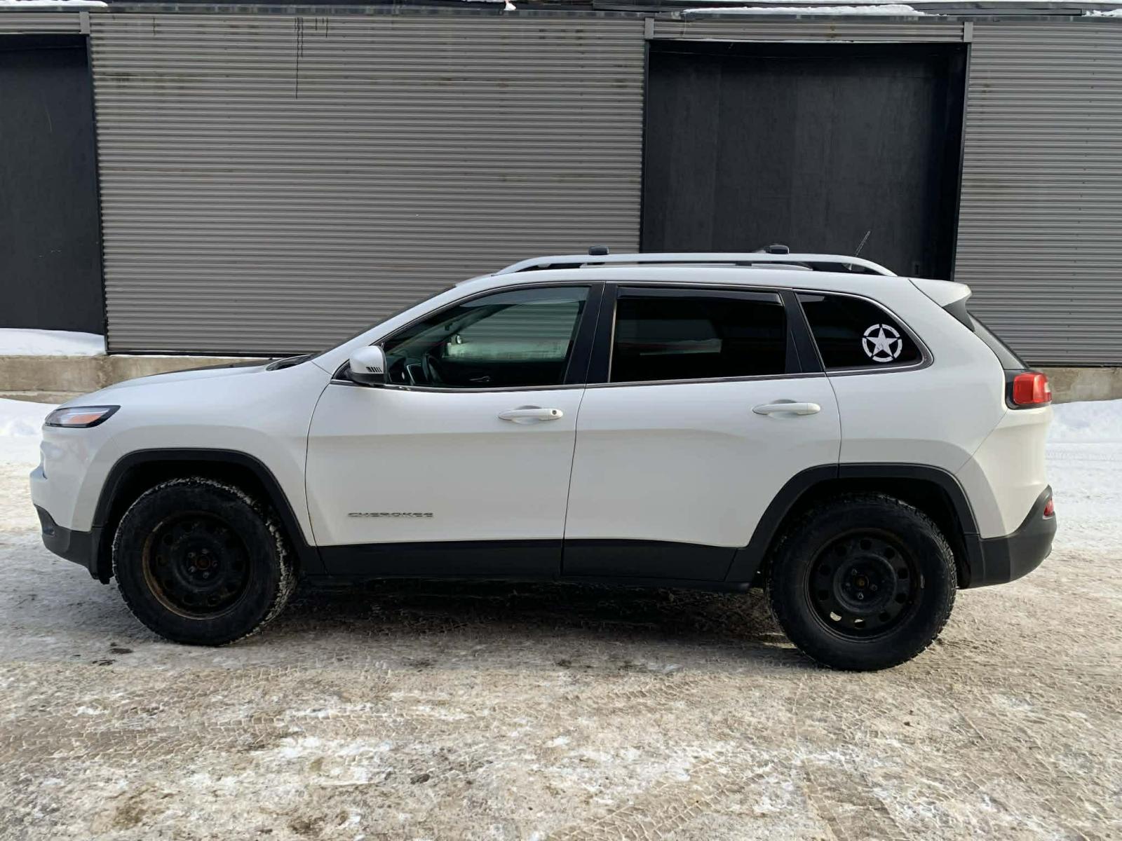 Jeep Cherokee North 2014 — photo 3