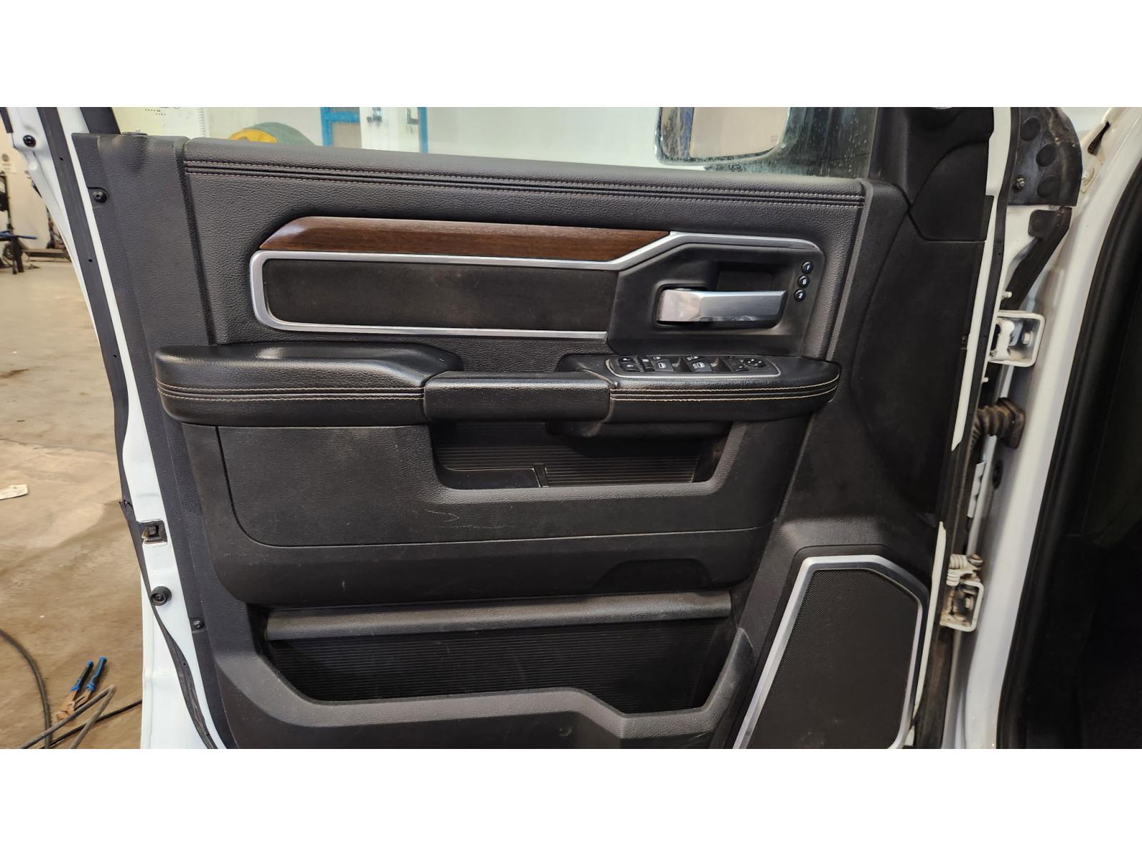 RAM 2500 Laramie 2022 — photo 8