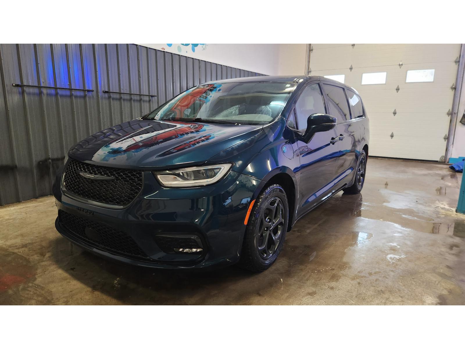 Chrysler Pacifica Hybrid Touring L 2022