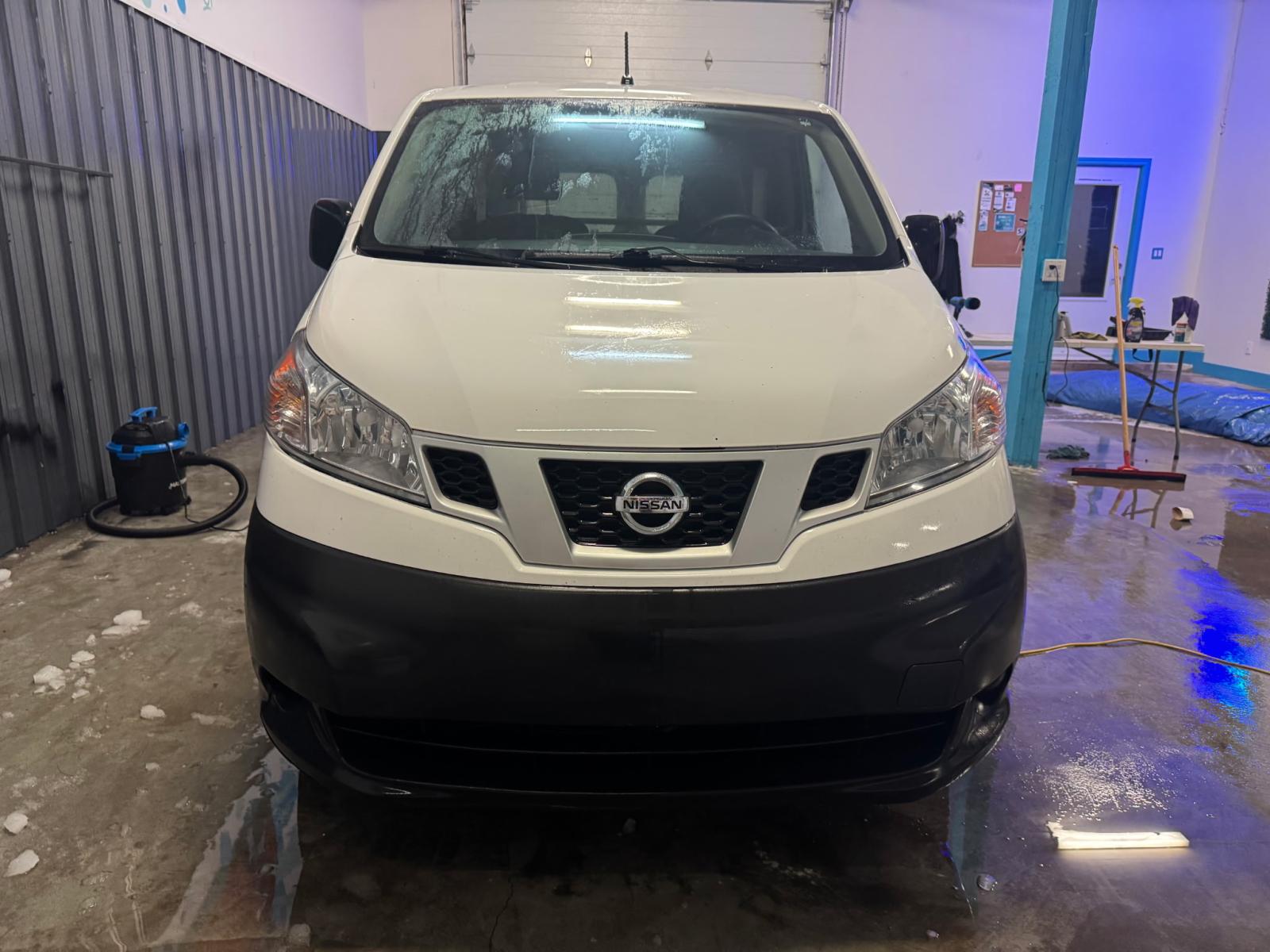 Nissan NV SV 2019 — photo 2