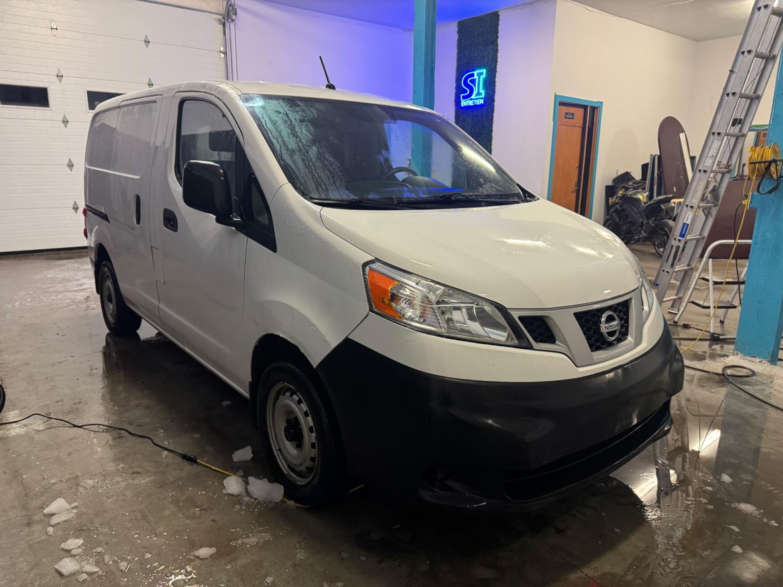 Nissan NV SV 2019 — photo 3