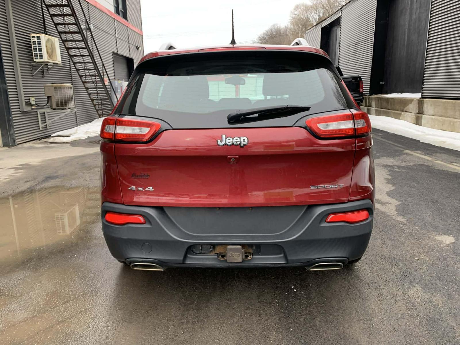 Jeep Cherokee Sport 2015 — photo 6