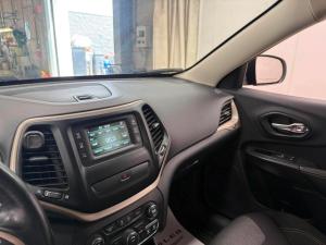 Miniature 11 Jeep Cherokee Sport 2015