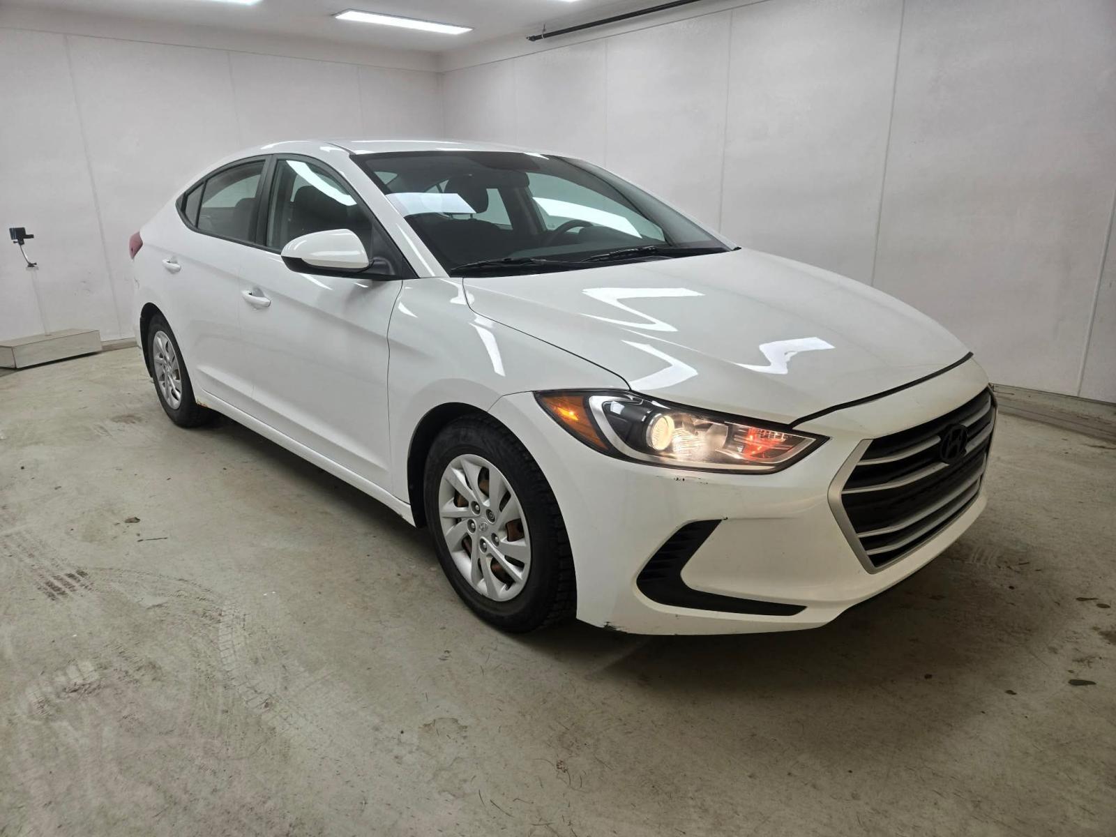 Hyundai Elantra LE 2017 — photo 3