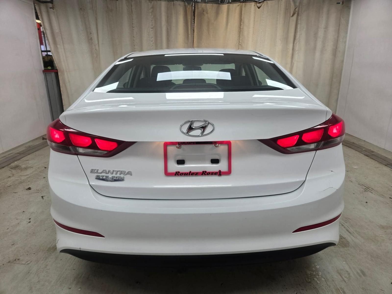 Hyundai Elantra LE 2017 — photo 5