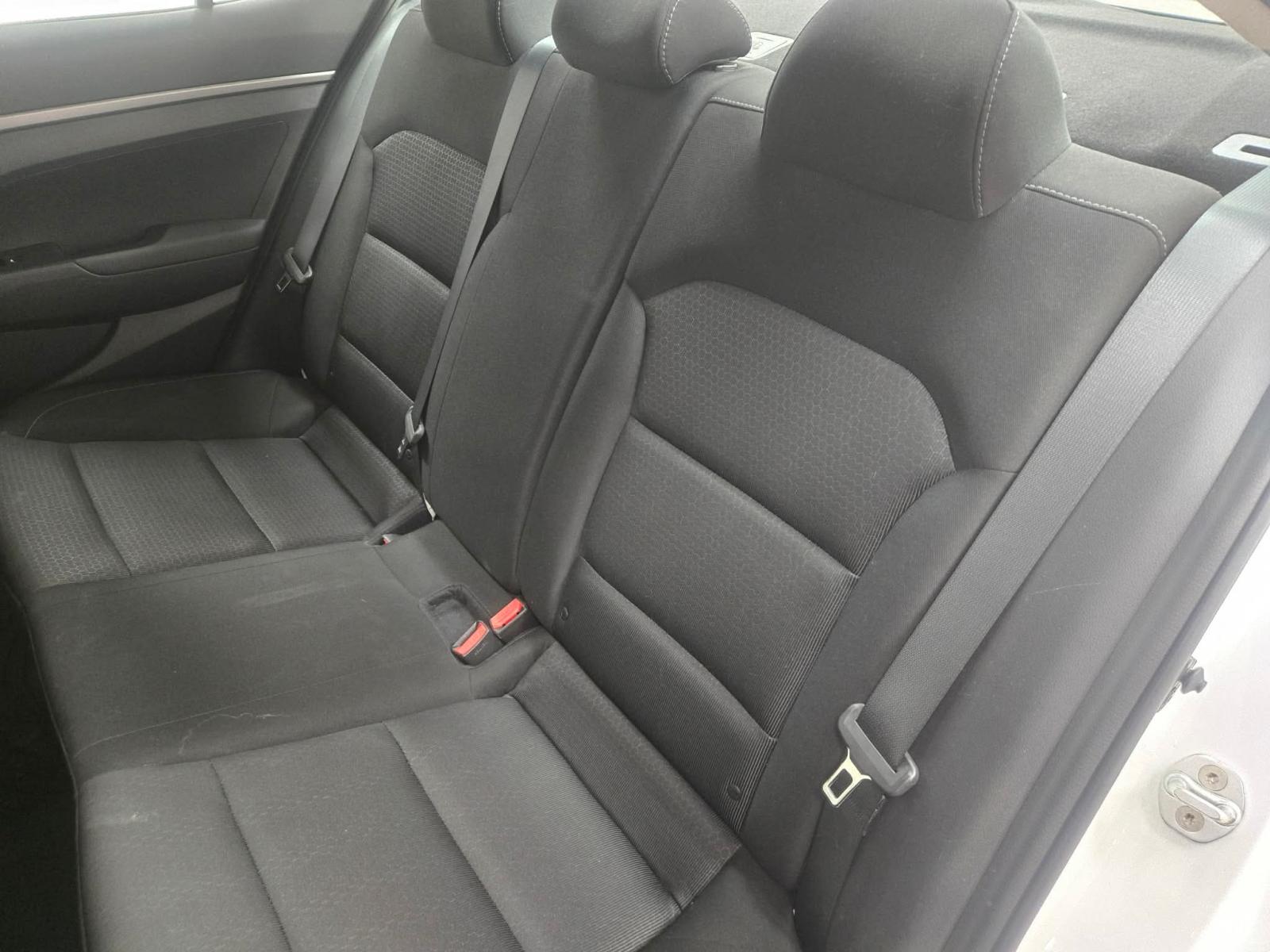 Hyundai Elantra LE 2017 — photo 8
