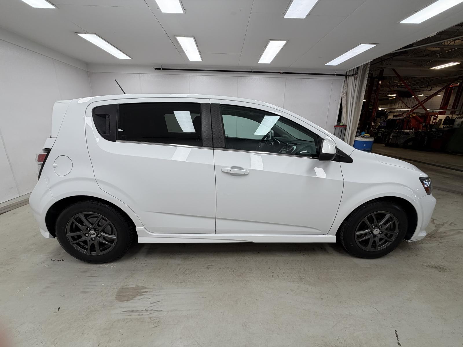 Chevrolet Sonic LTZ 2017 — photo 8
