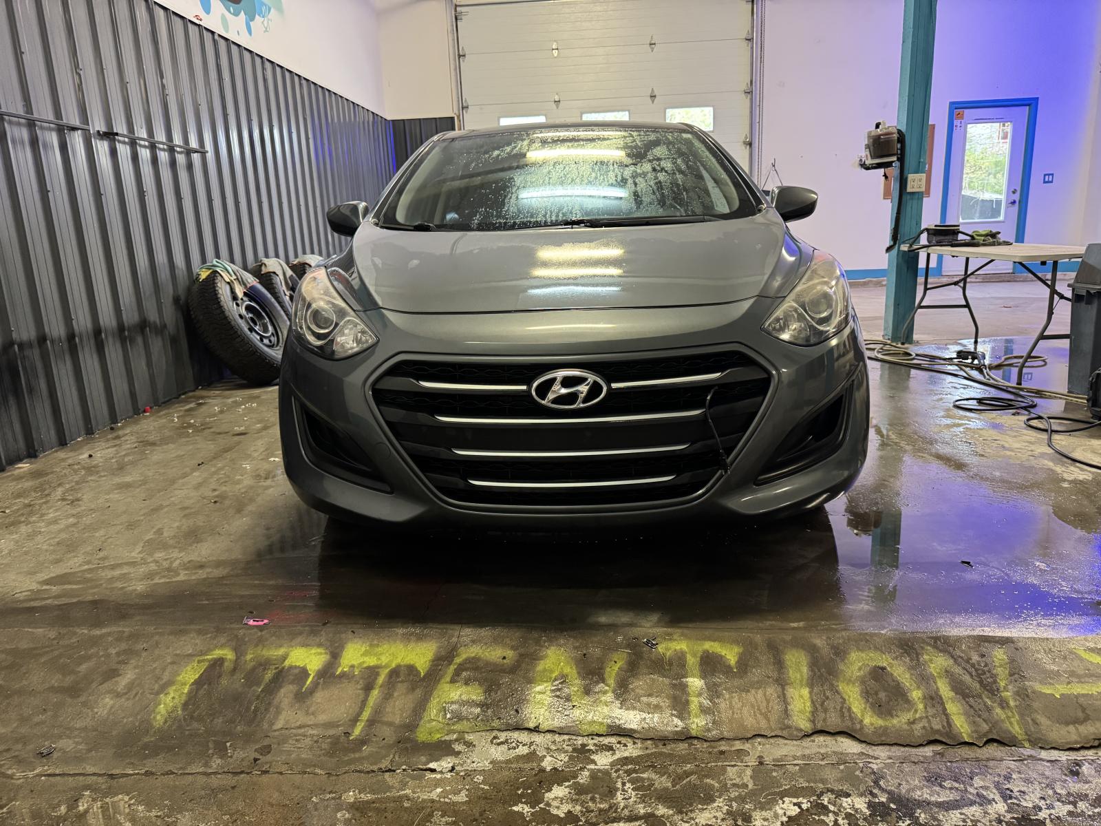 Hyundai Elantra GT GL 2017 — photo 2