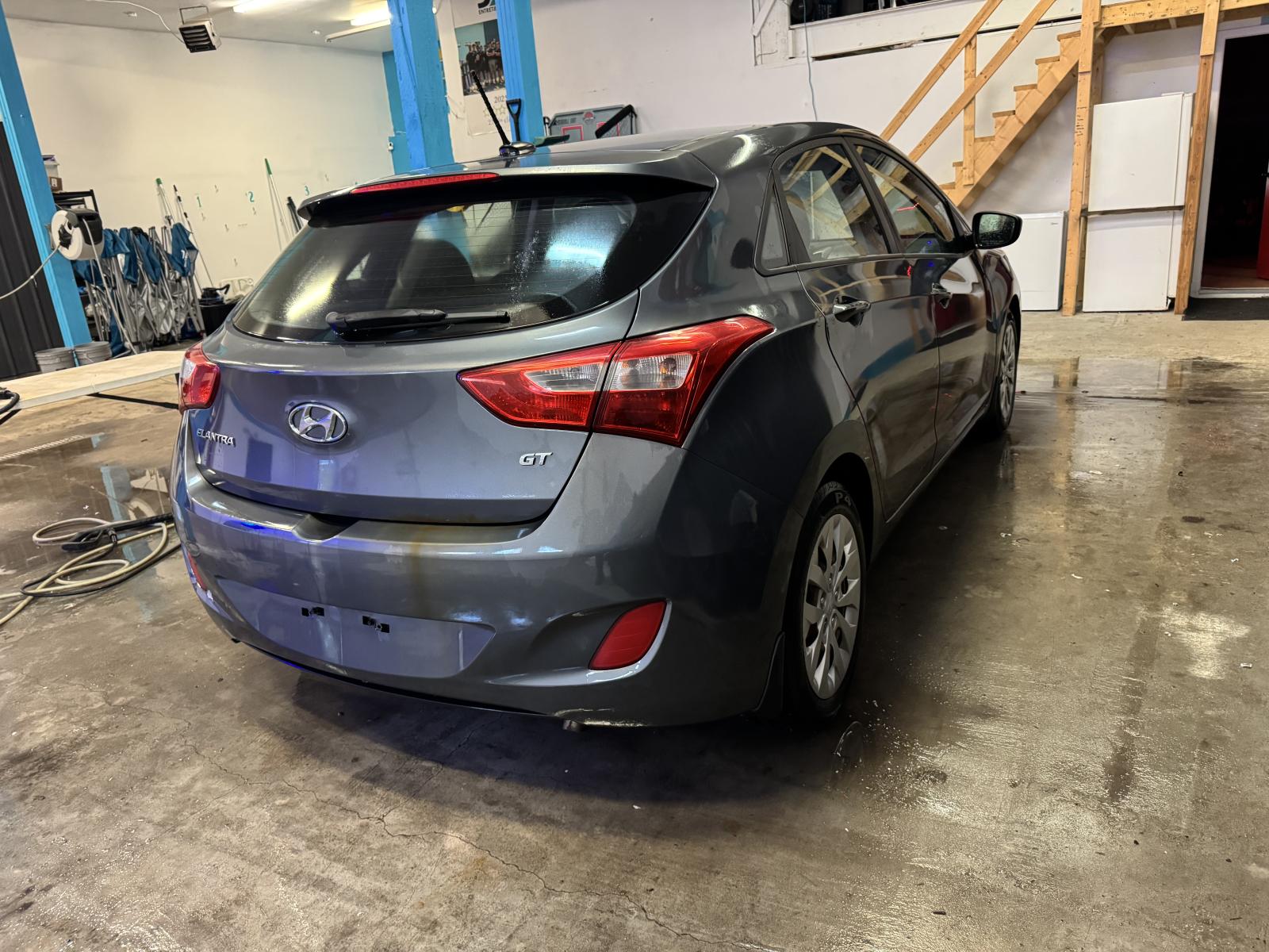 Hyundai Elantra GT GL 2017 — photo 4