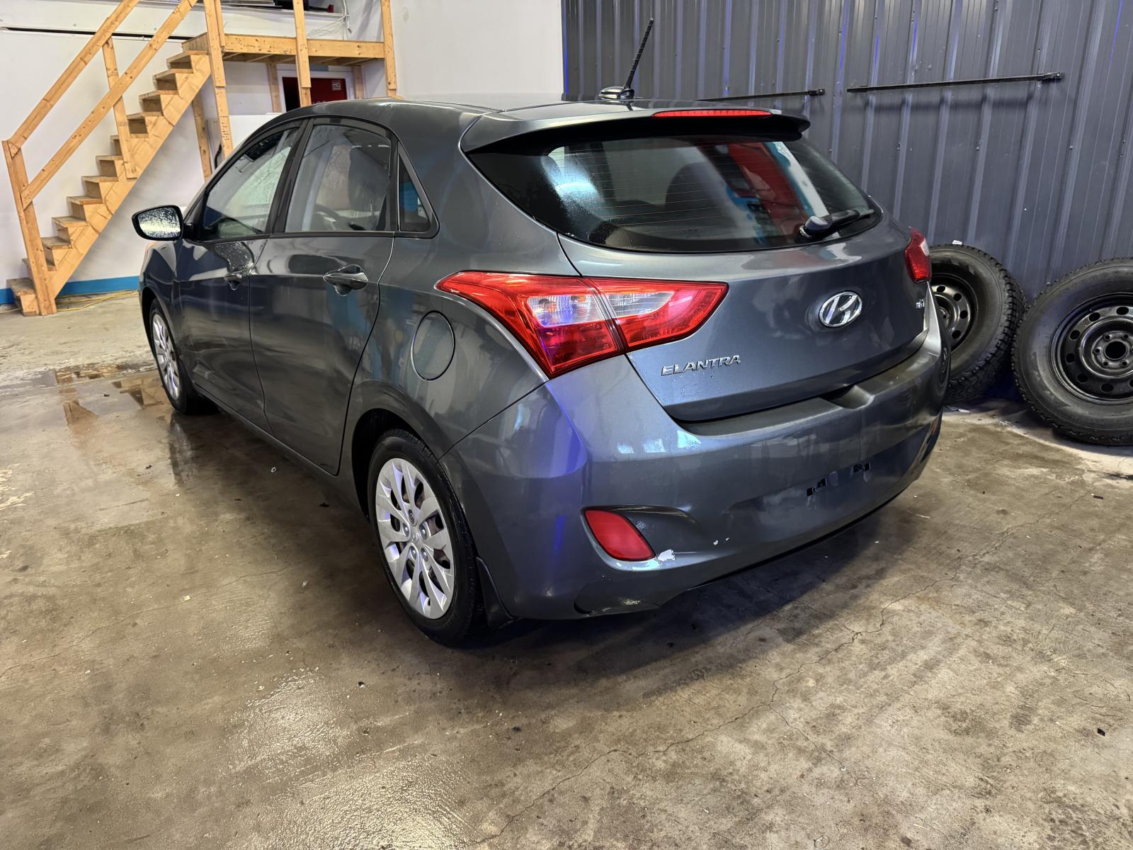 Hyundai Elantra GT GL 2017 — photo 6