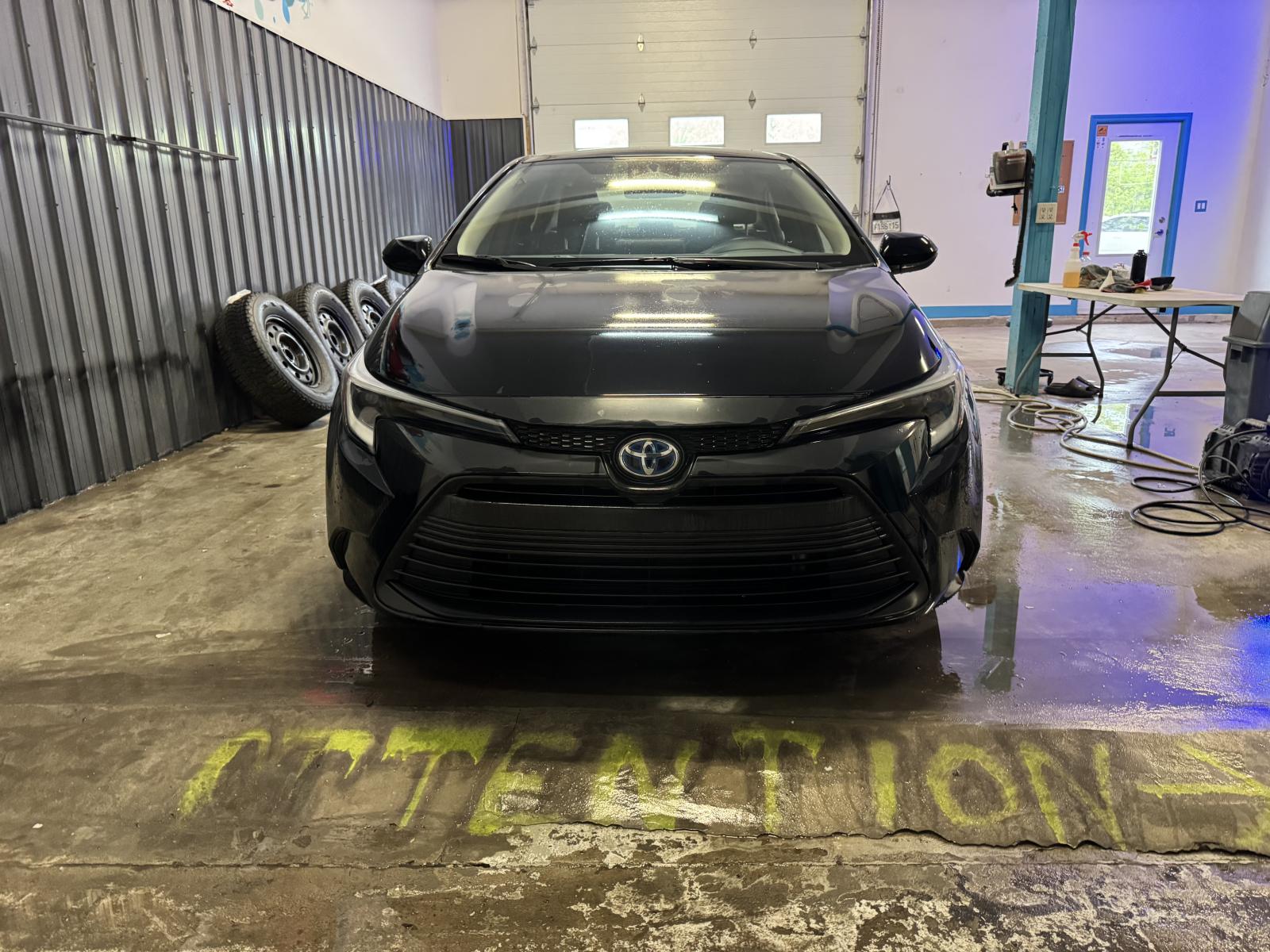Toyota Corolla LE Hyb 2024 — photo 2
