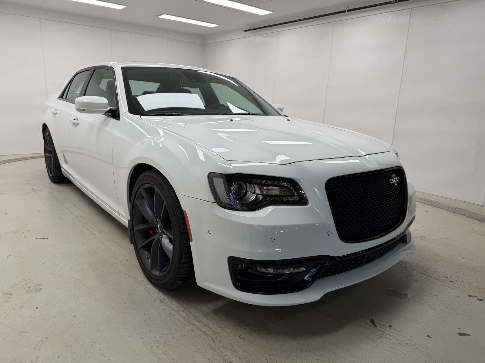 Chrysler 300C C 2023 — photo 3