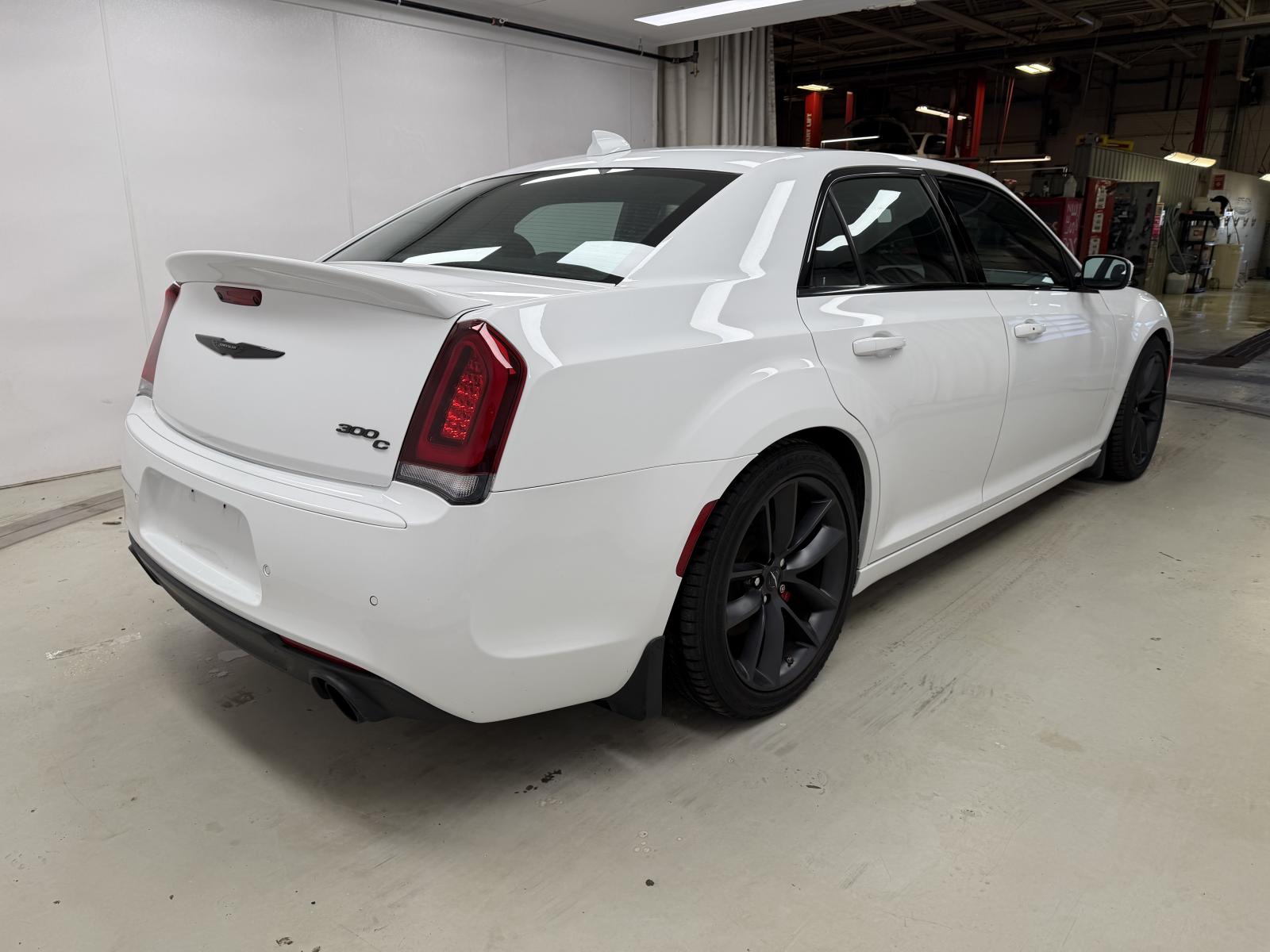 Chrysler 300C C 2023 — photo 5