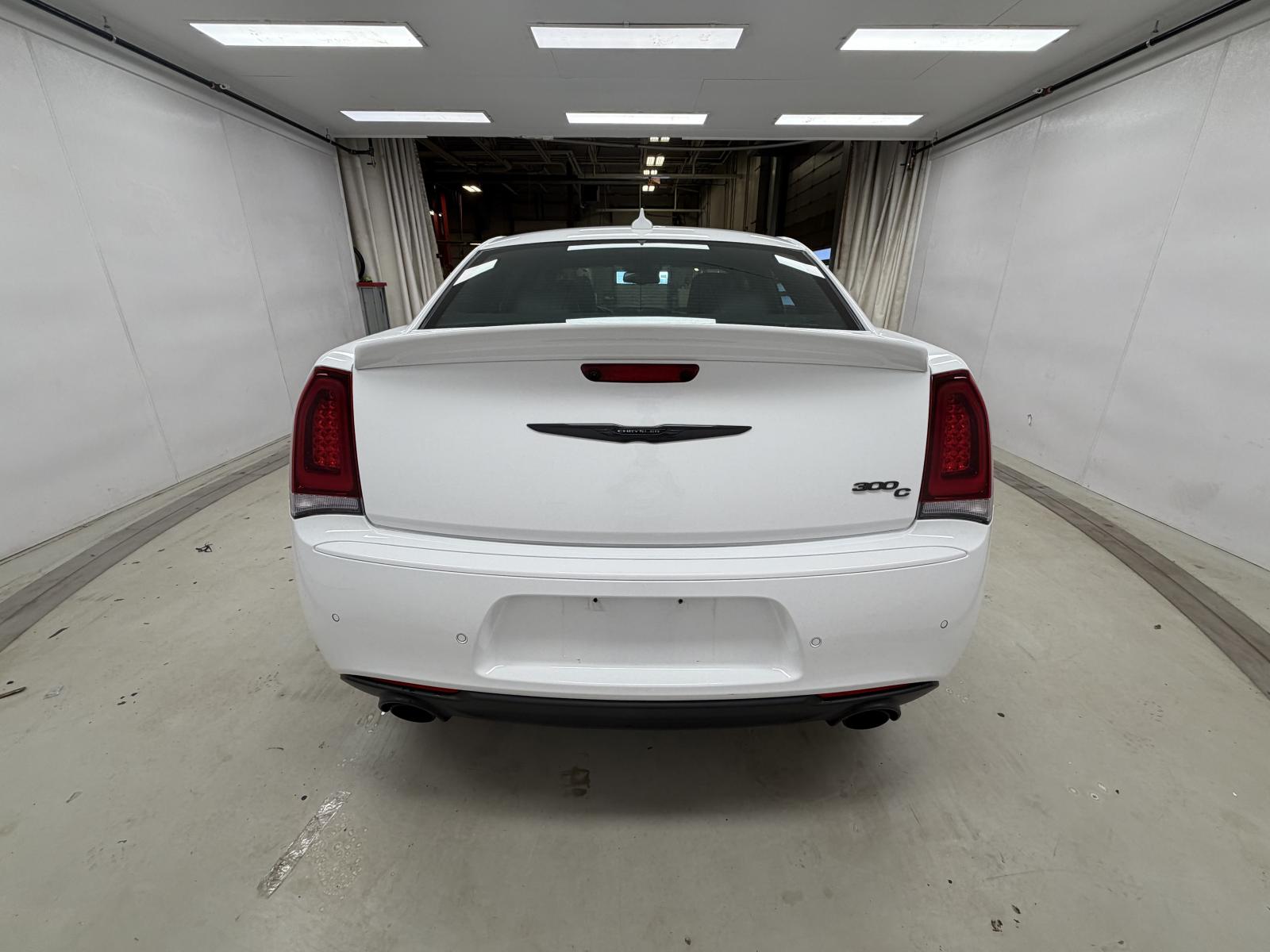 Chrysler 300C C 2023 — photo 6