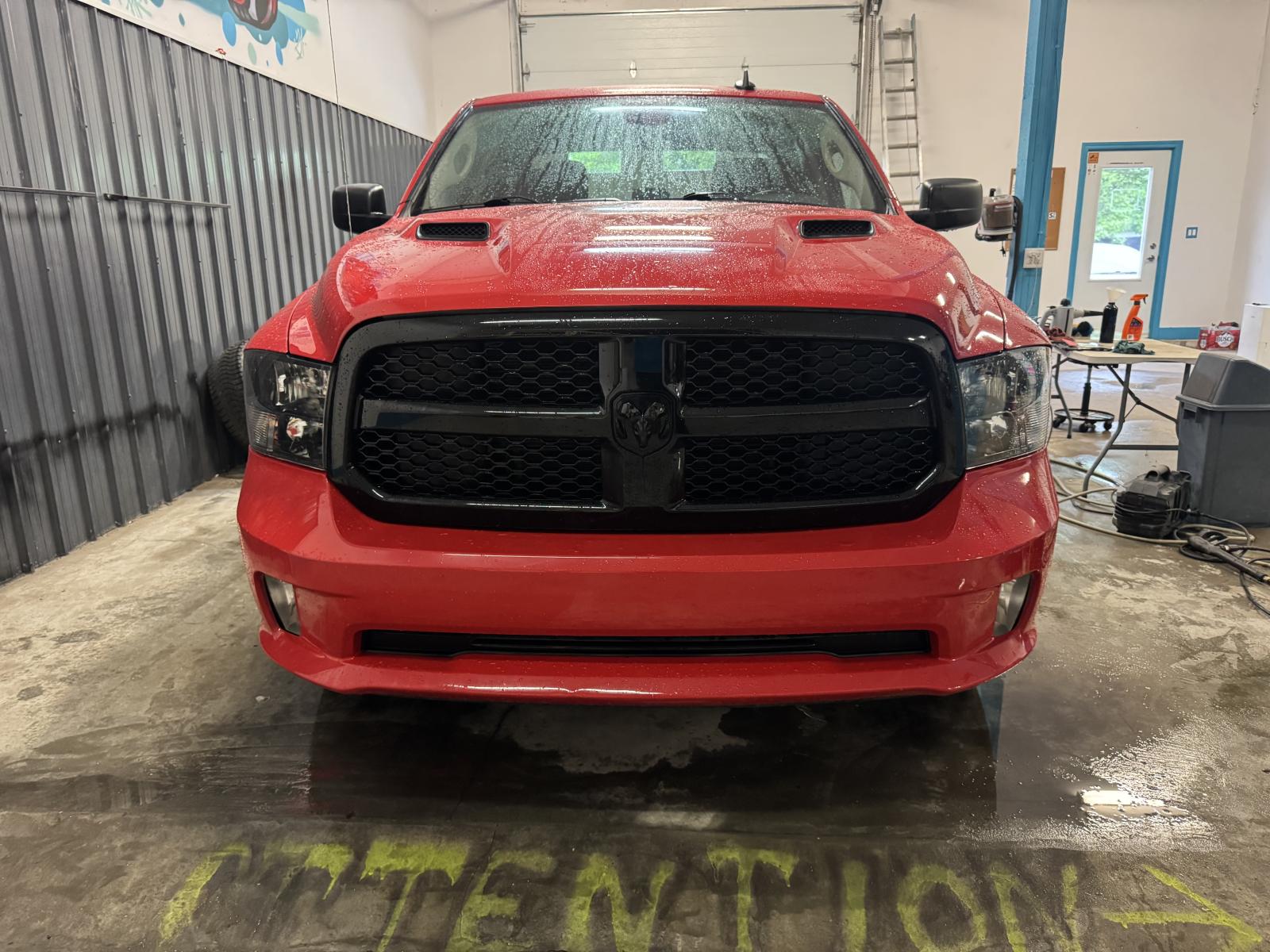 RAM 1500 Classic 1500 Express 2023 — photo 2