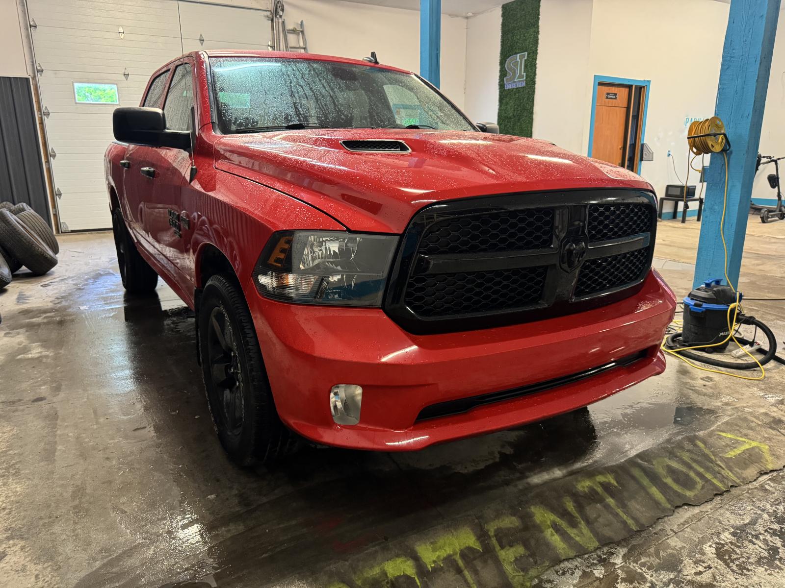 RAM 1500 Classic 1500 Express 2023 — photo 3
