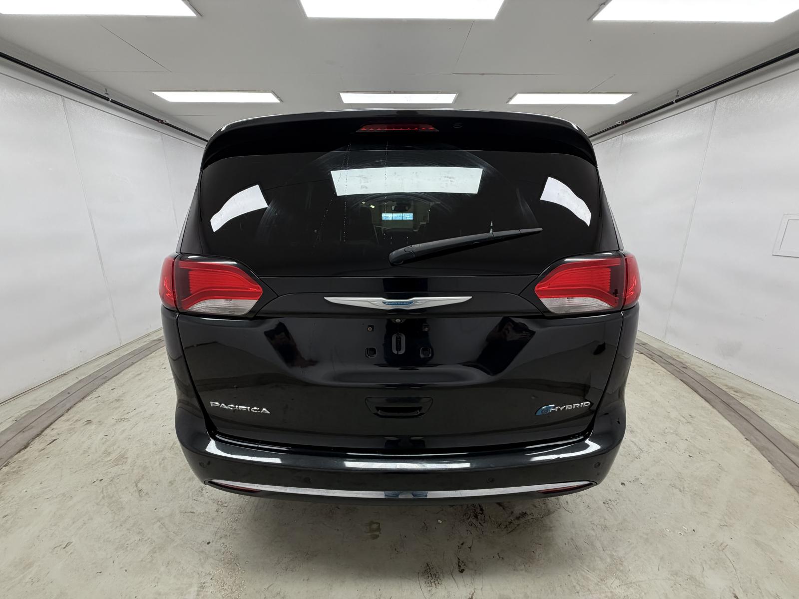 Chrysler Pacifica Hybrid Limited 2019 — photo 4