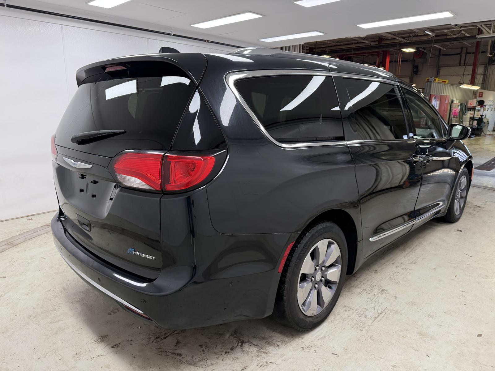 Chrysler Pacifica Hybrid Limited 2019 — photo 5