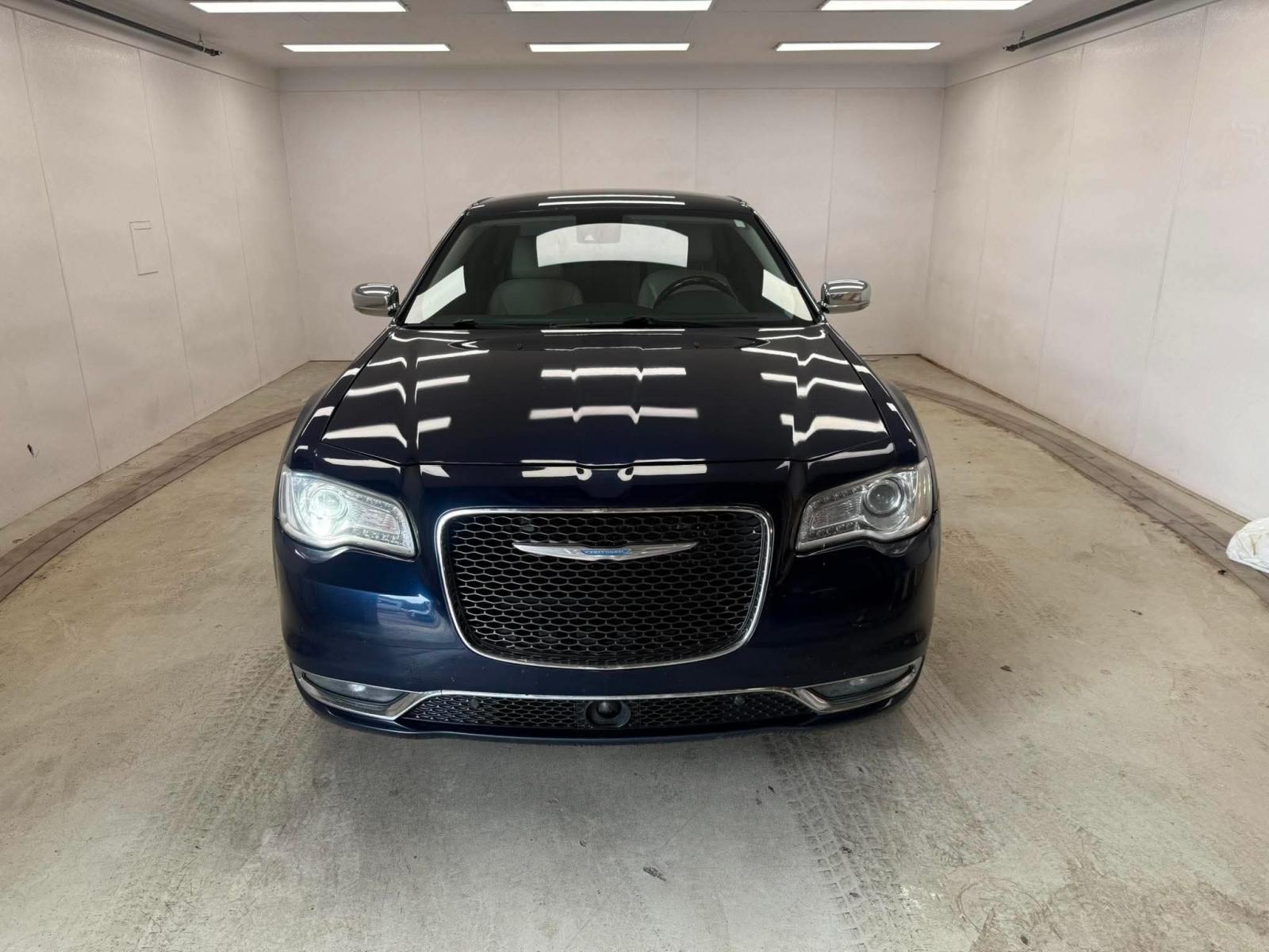 Chrysler 300 C 2017 — photo 2