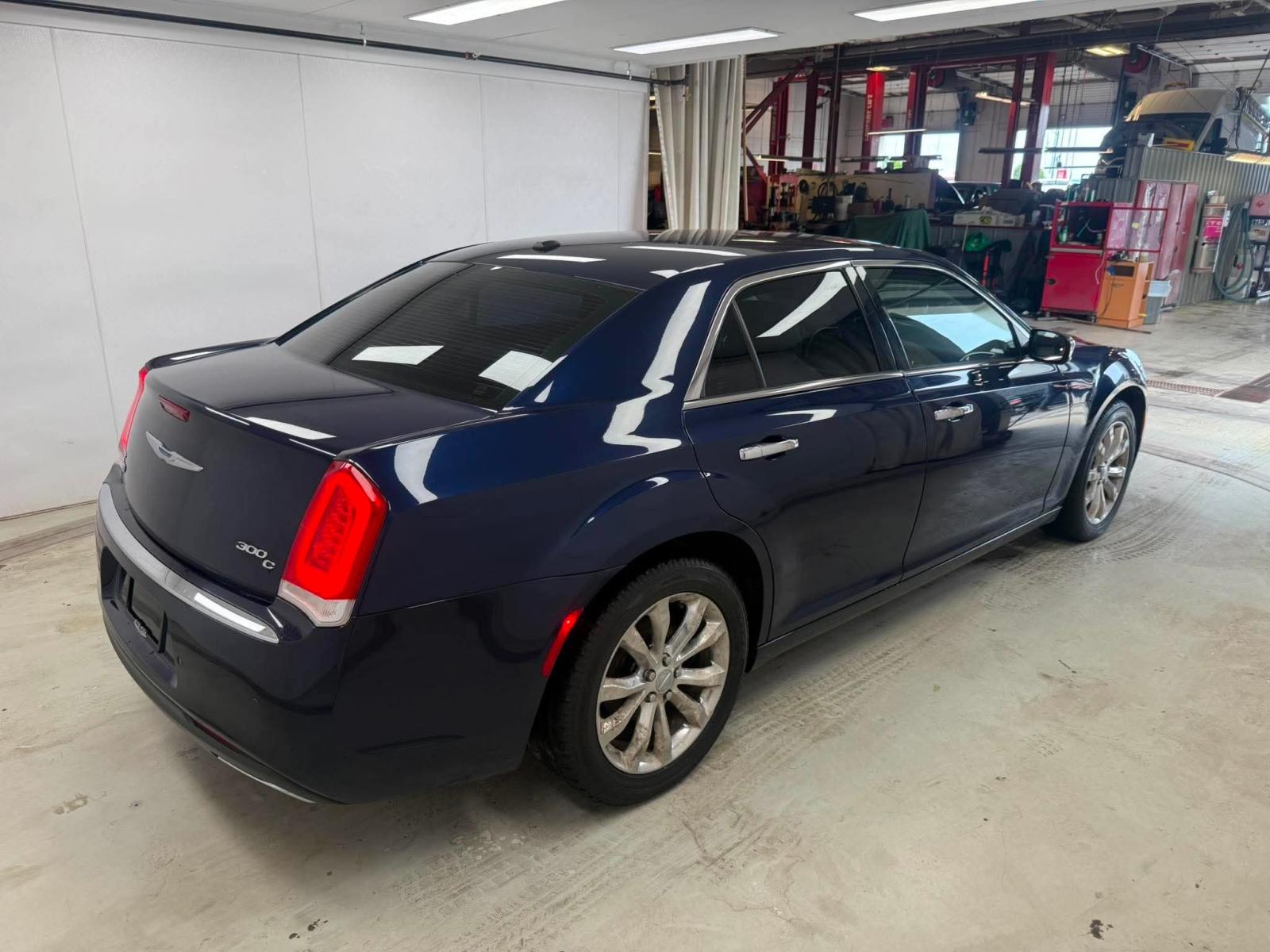 Chrysler 300 C 2017 — photo 6
