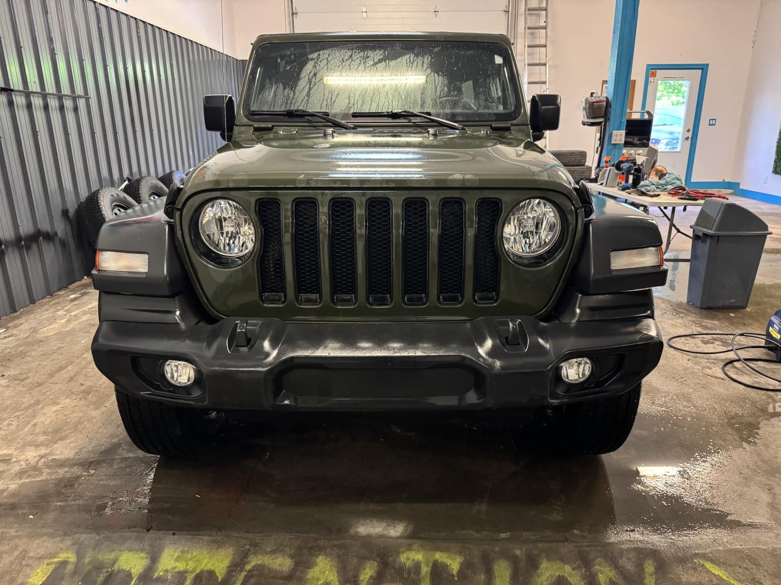Jeep Wrangler Ultd Sport Altitude 2023 — photo 2