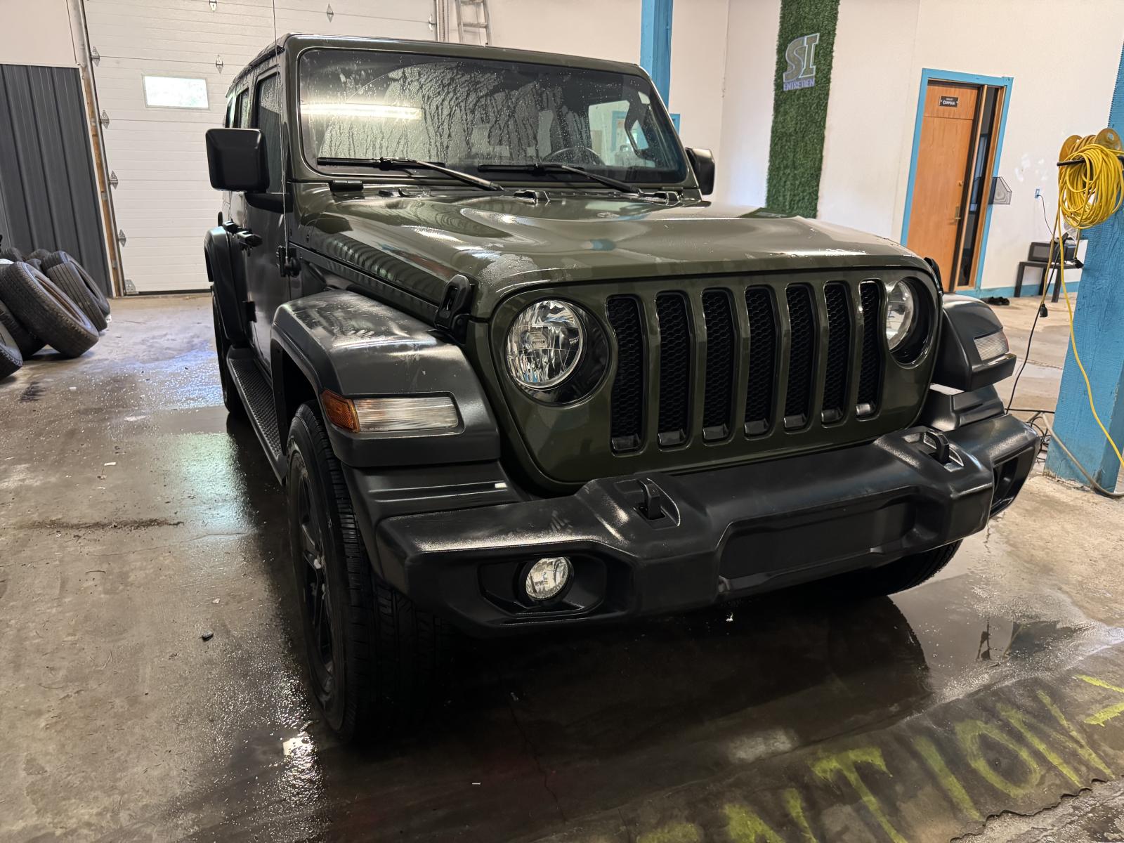 Jeep Wrangler Ultd Sport Altitude 2023 — photo 3