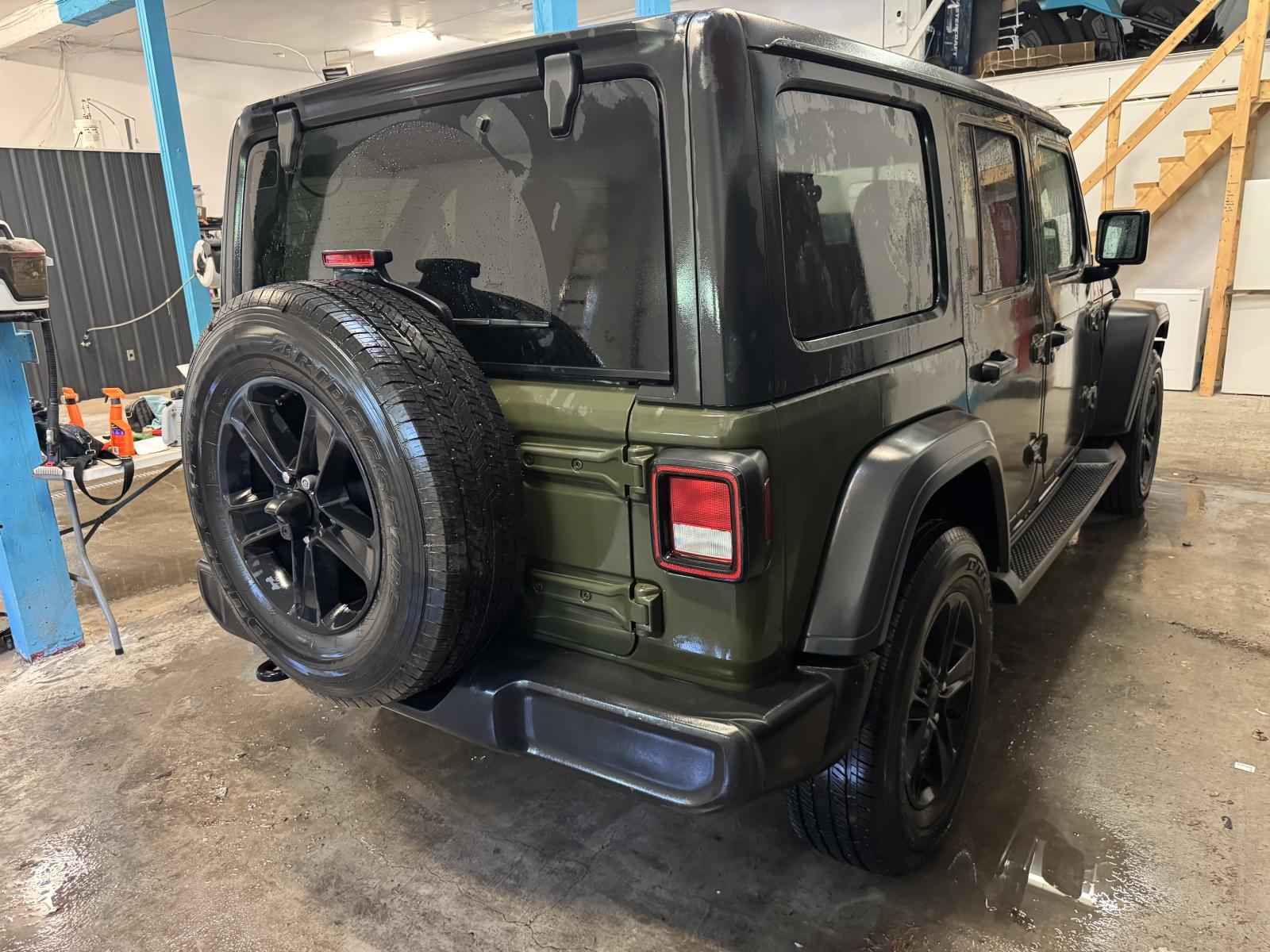 Jeep Wrangler Ultd Sport Altitude 2023 — photo 4