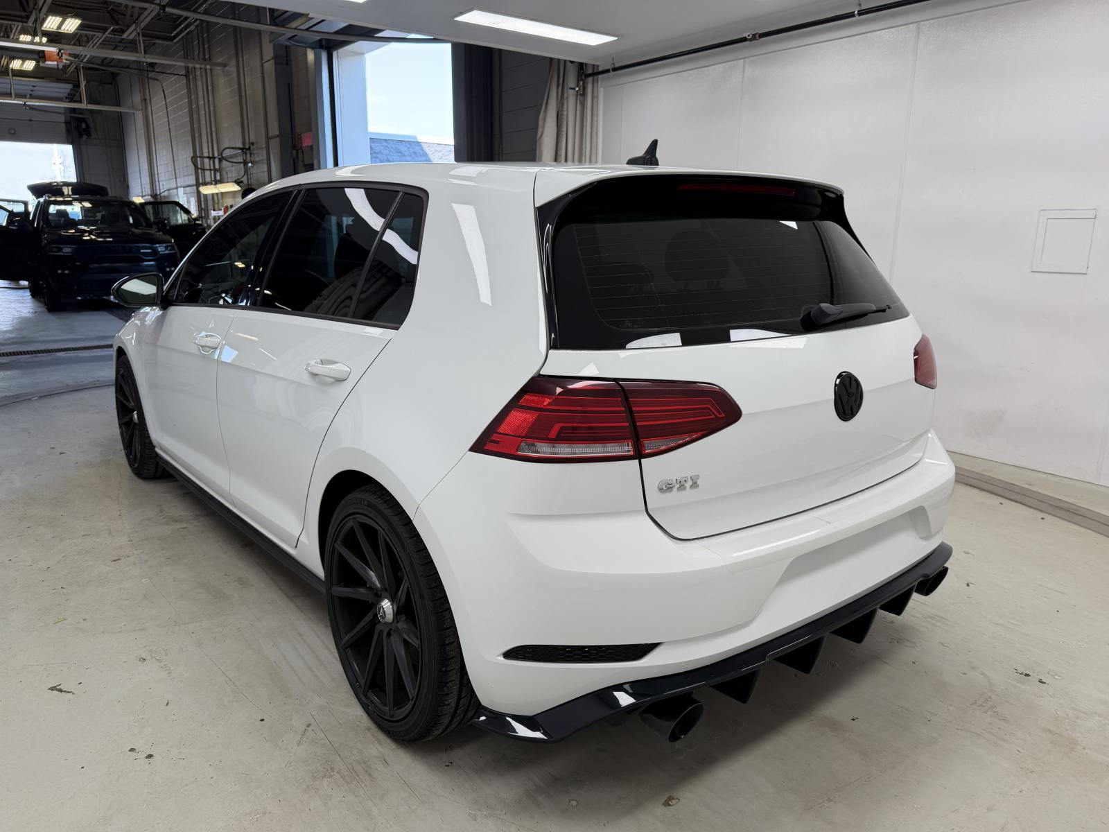 Volkswagen GTI Base 2018 — photo 7