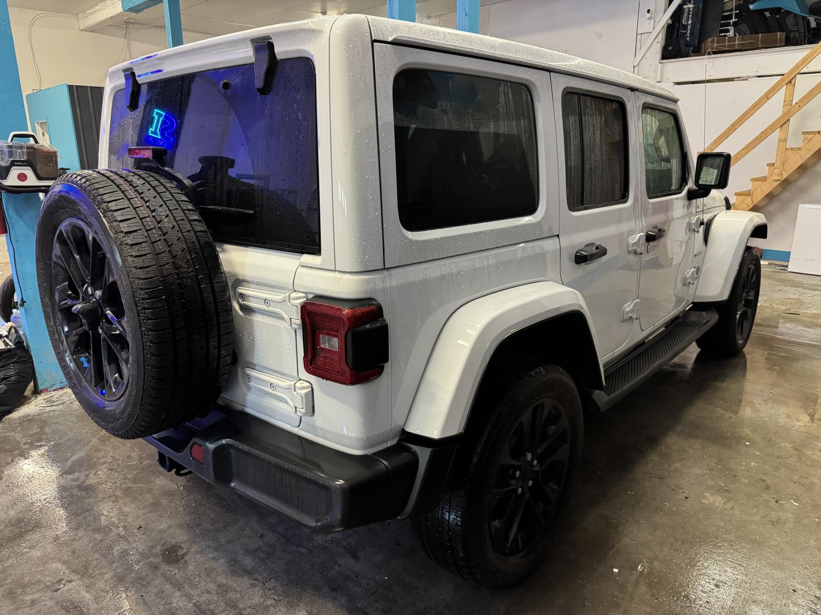 Jeep Wrangler Unlimited Sahara 2022 — photo 4